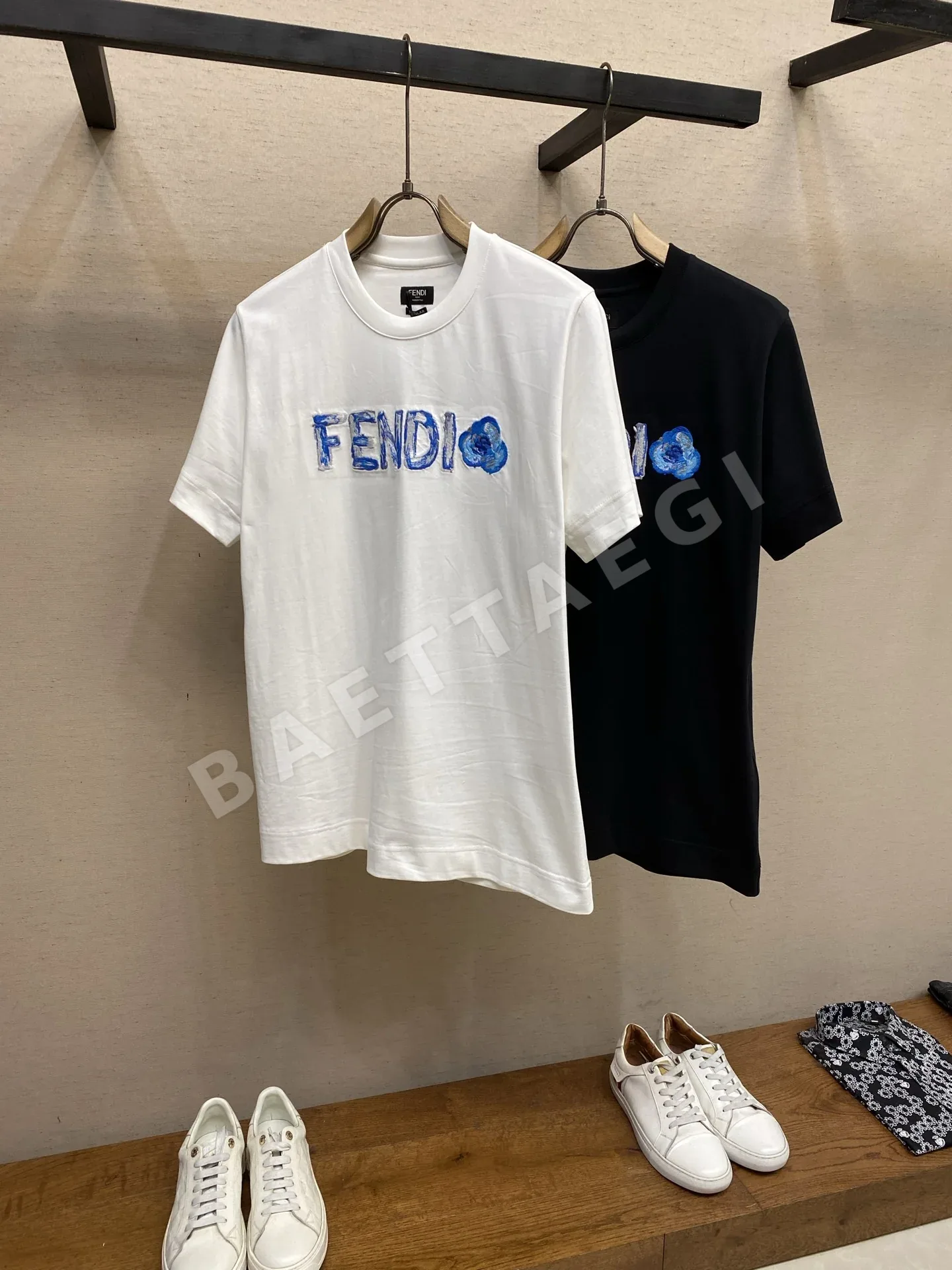 펜디 플라워 자수 코튼 남성 반팔 티셔츠 상세 이미지 3