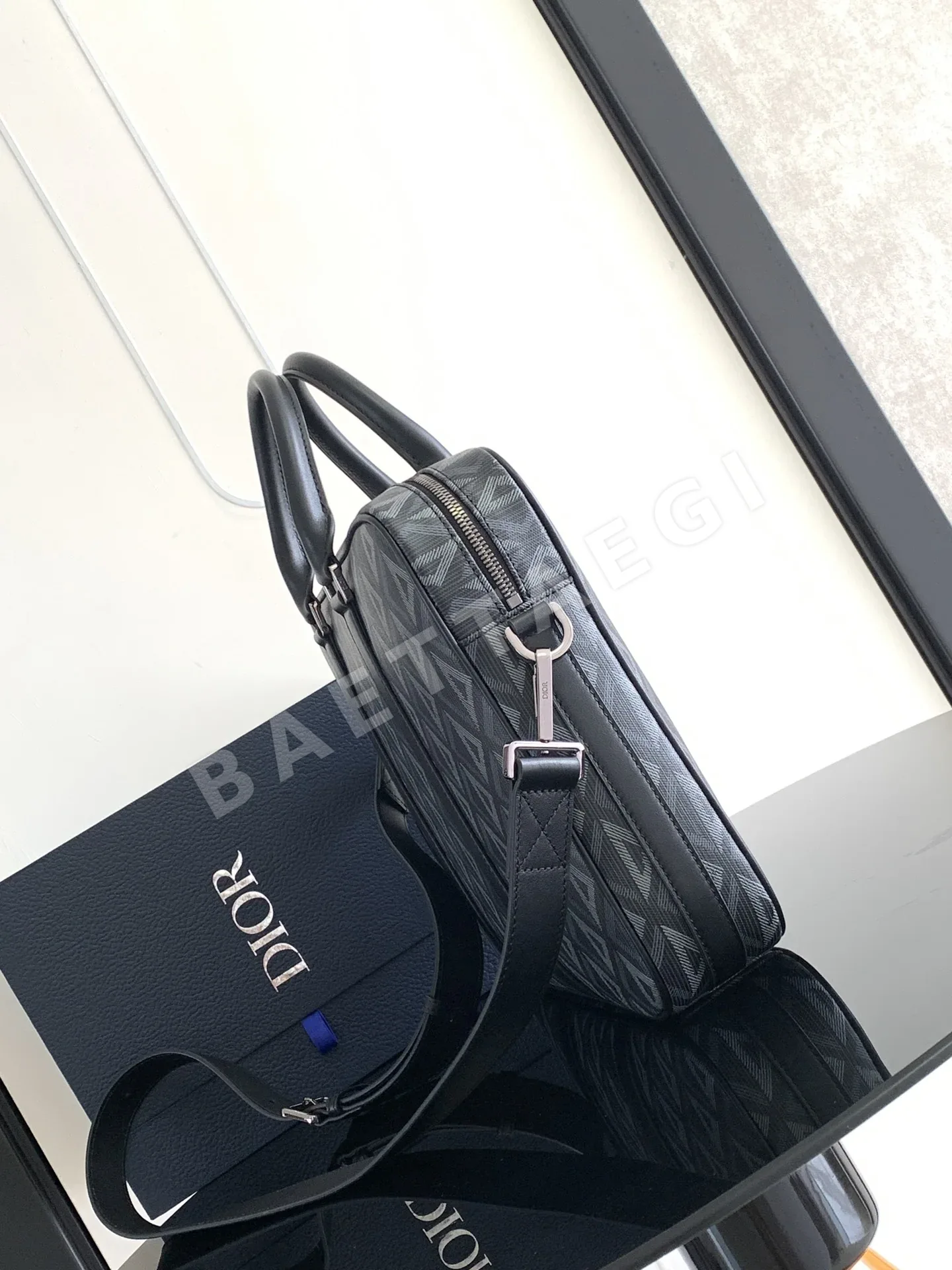 디올 CD 다이아몬드 패턴 브리프케이스 가방 상세 이미지 2