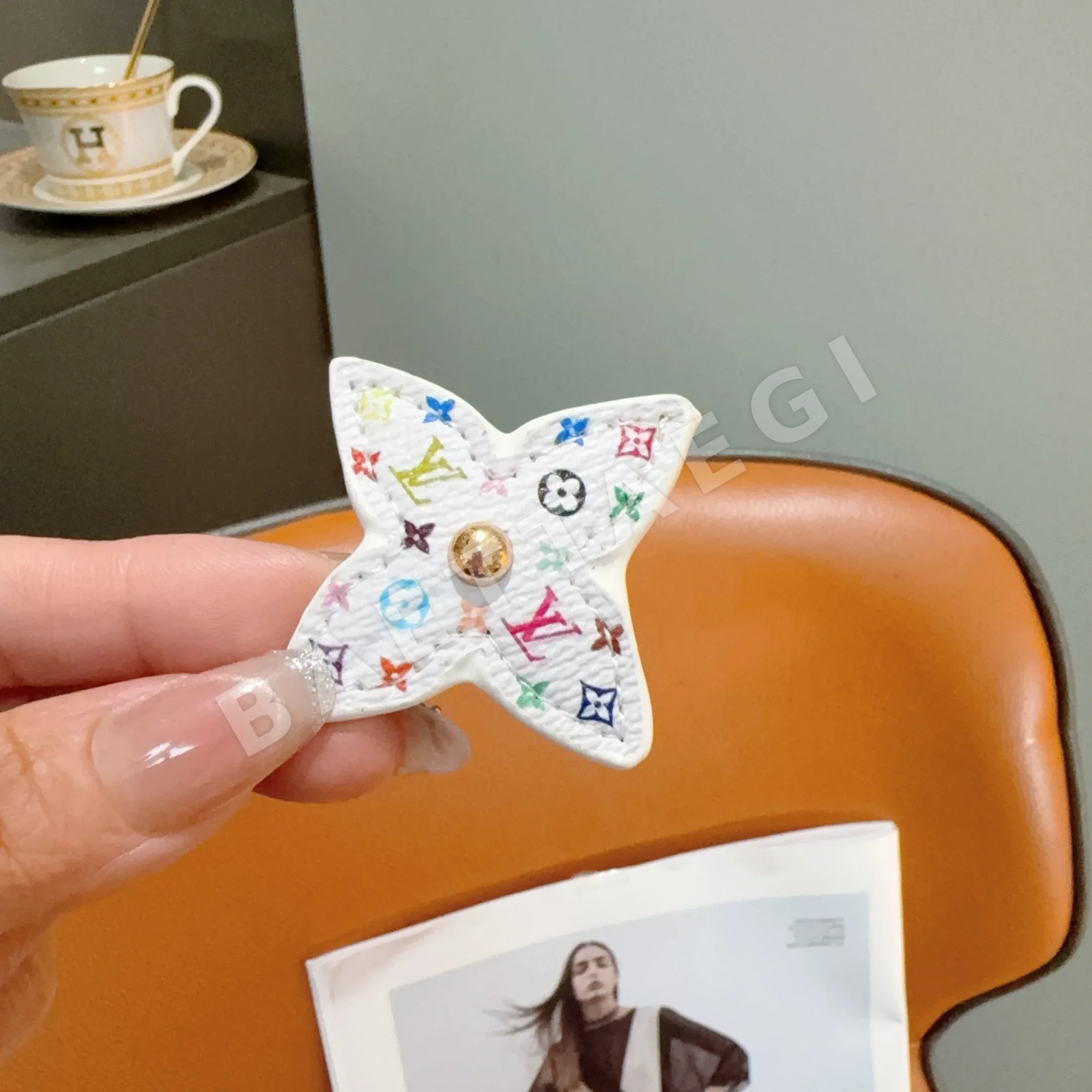 루이비통 모노그램 네잎 클로버 헤어 클립 184133