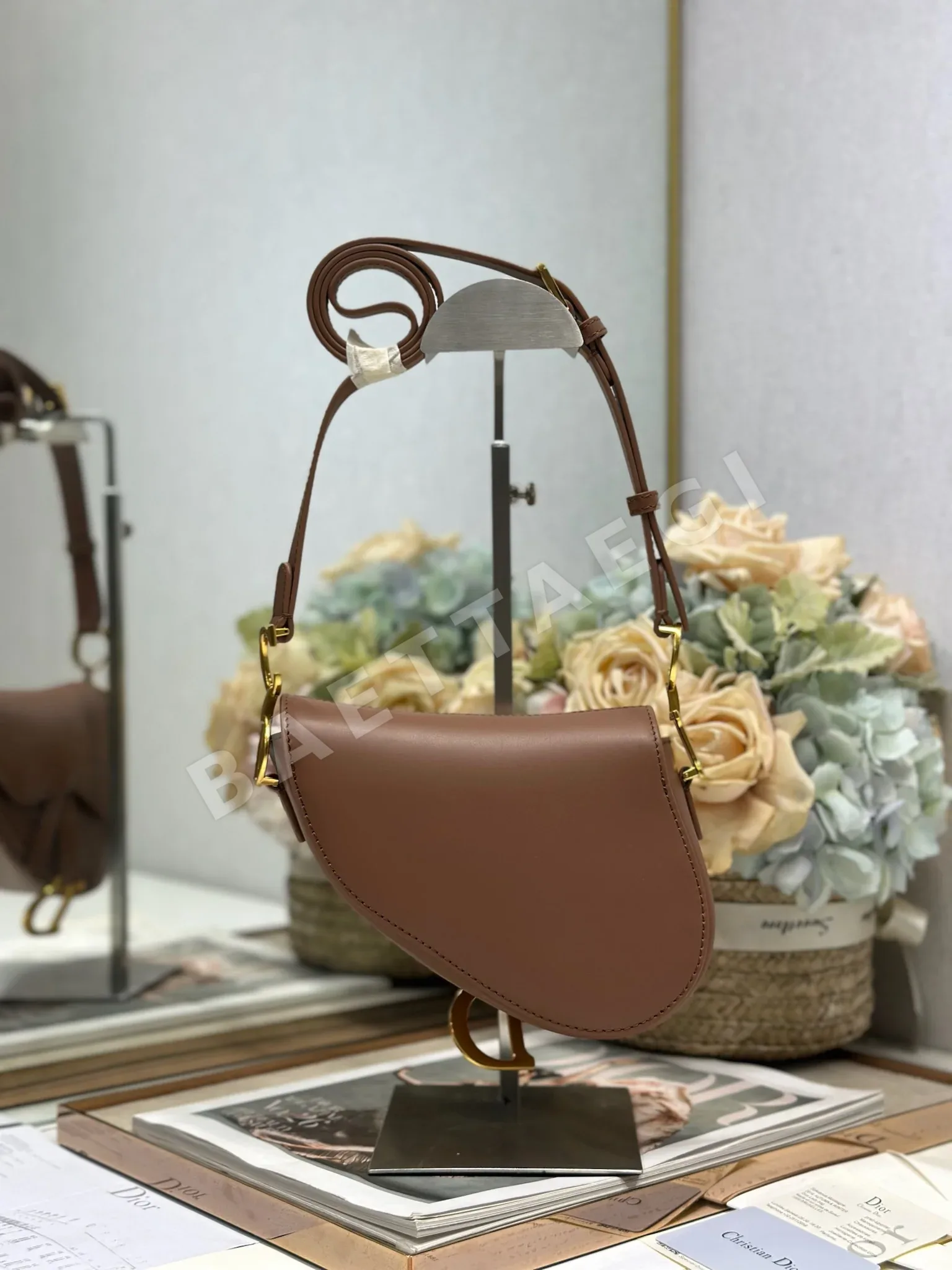 디올 소프트 새들백 가방 상세 이미지 7