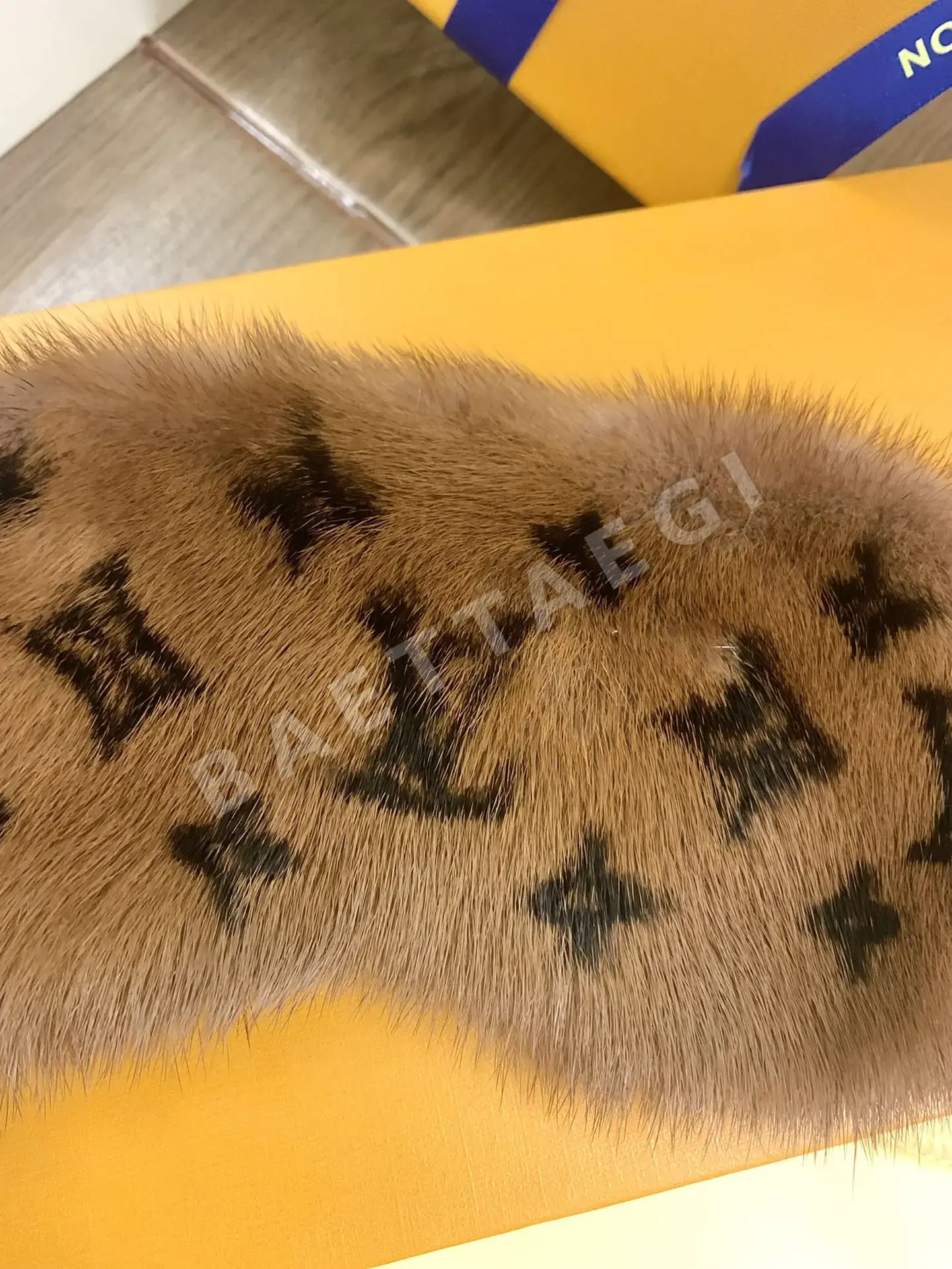 루이비통 밍크 스웨이드 모노그램 키링 상세 이미지 6