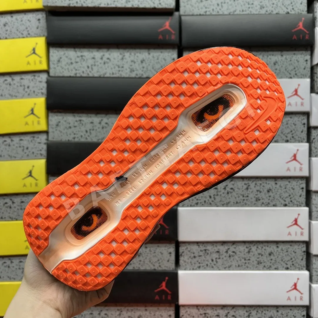 나이키 [CG] 보메로 프리미엄 IQ7166-800 202006 Nike Vomero Premium Melitta Baumeister 상세 이미지 9