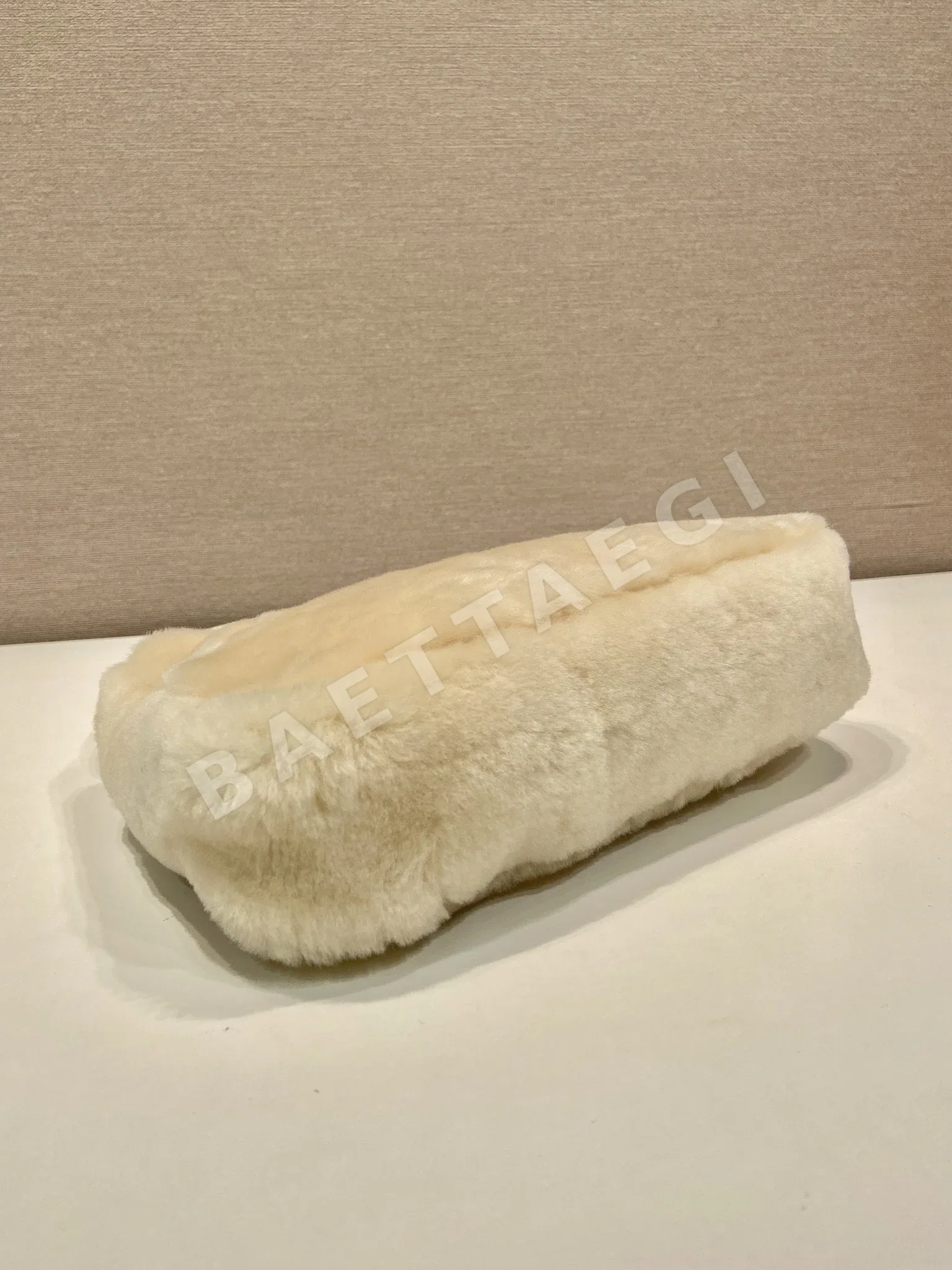 프라다 염소털 호보백 상세 이미지 6