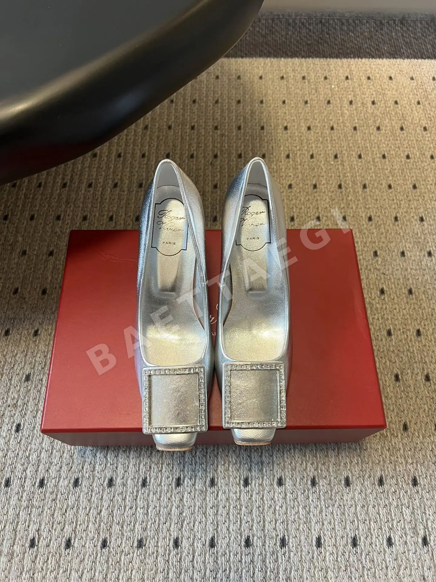 로저비비에 스퀘어 버클 새틴 스틸레토 힐 17140