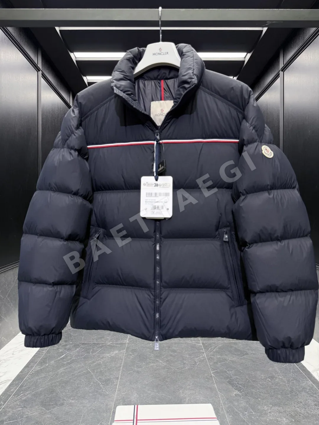 몽클레르 부바크(Moncler Bouvaque) 남성 숏 패딩 재킷 상세 이미지 5