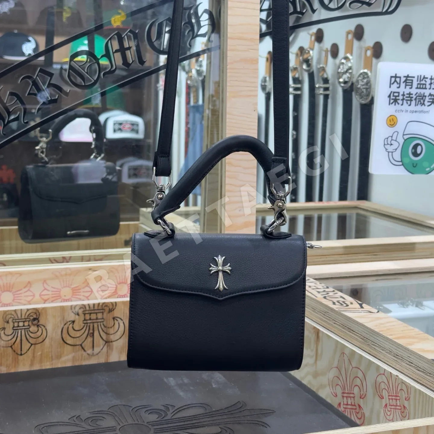 크롬하츠 크로스 플랩백 숄더백 상세 이미지 9