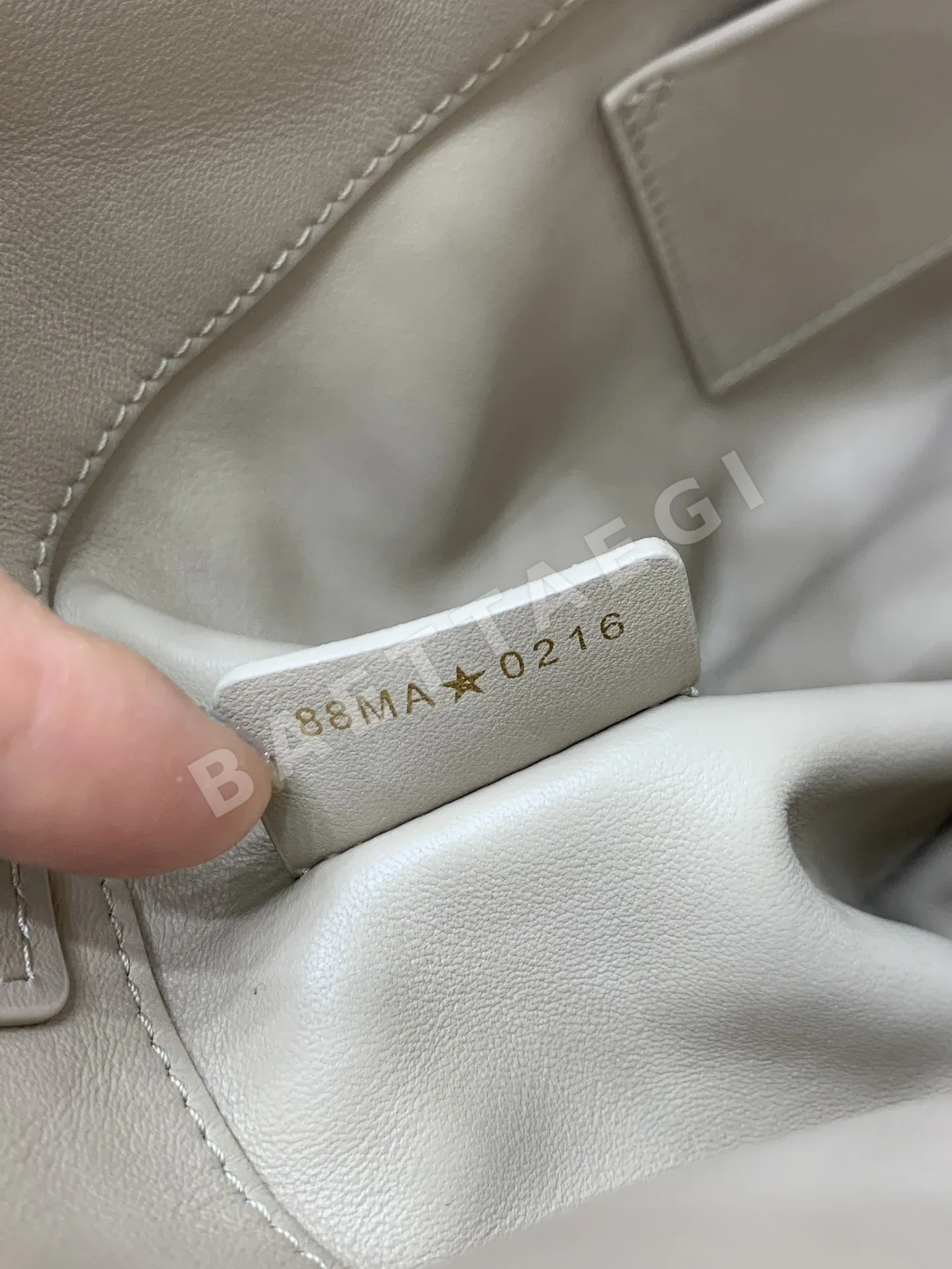 디올 뚜주흐 살구색 스네이크스킨 핸들 가방 상세 이미지 9