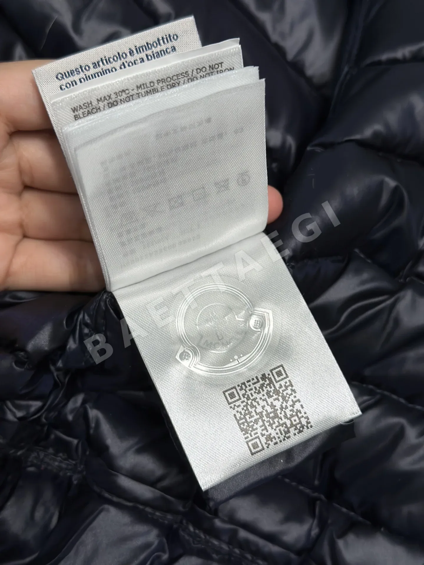 몽클레르 Raie 여성 후드 숏패딩 상세 이미지 9