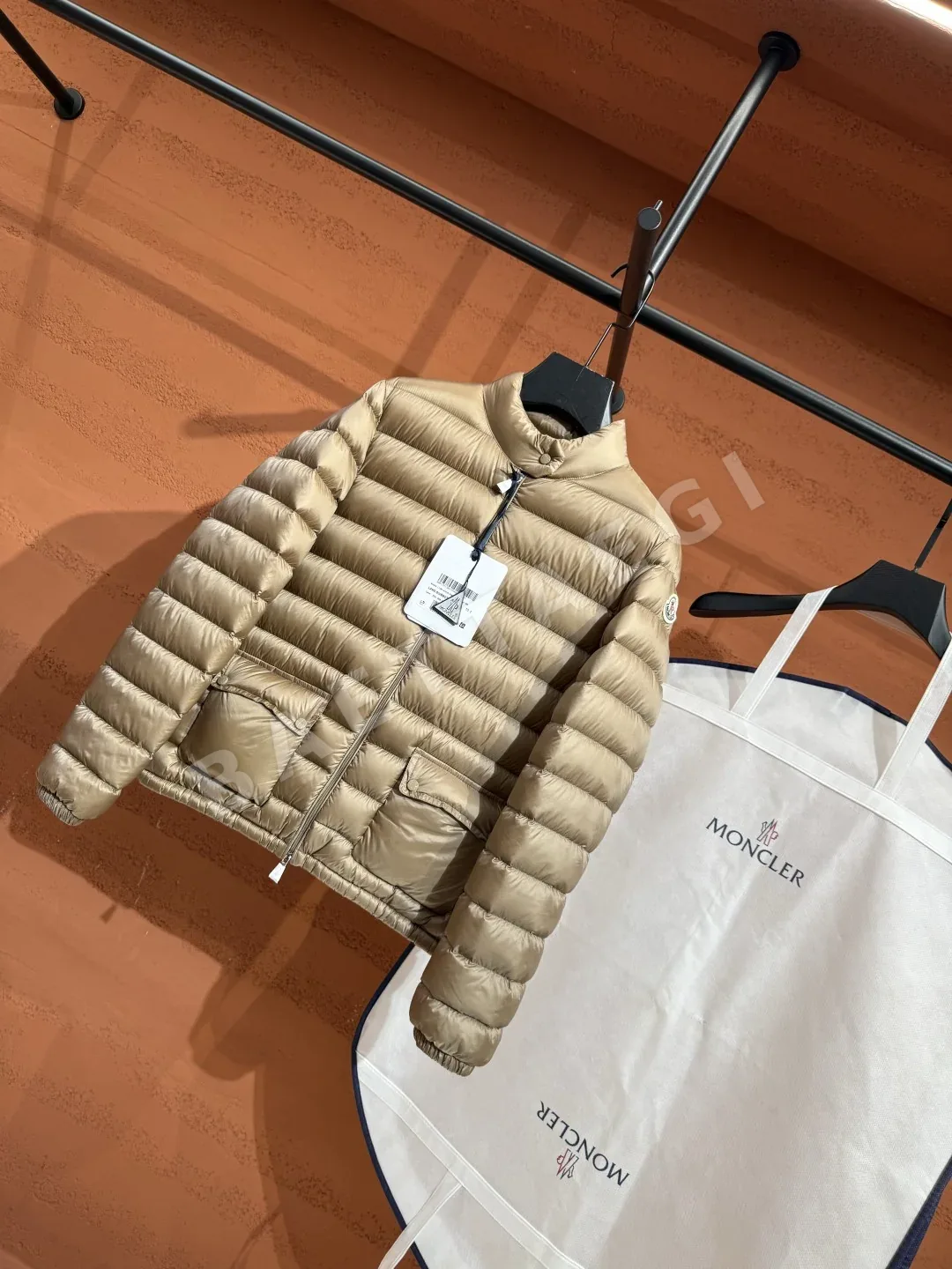 몽클레르 랜스 패커블 쇼트 다운 자켓 상세 이미지 2