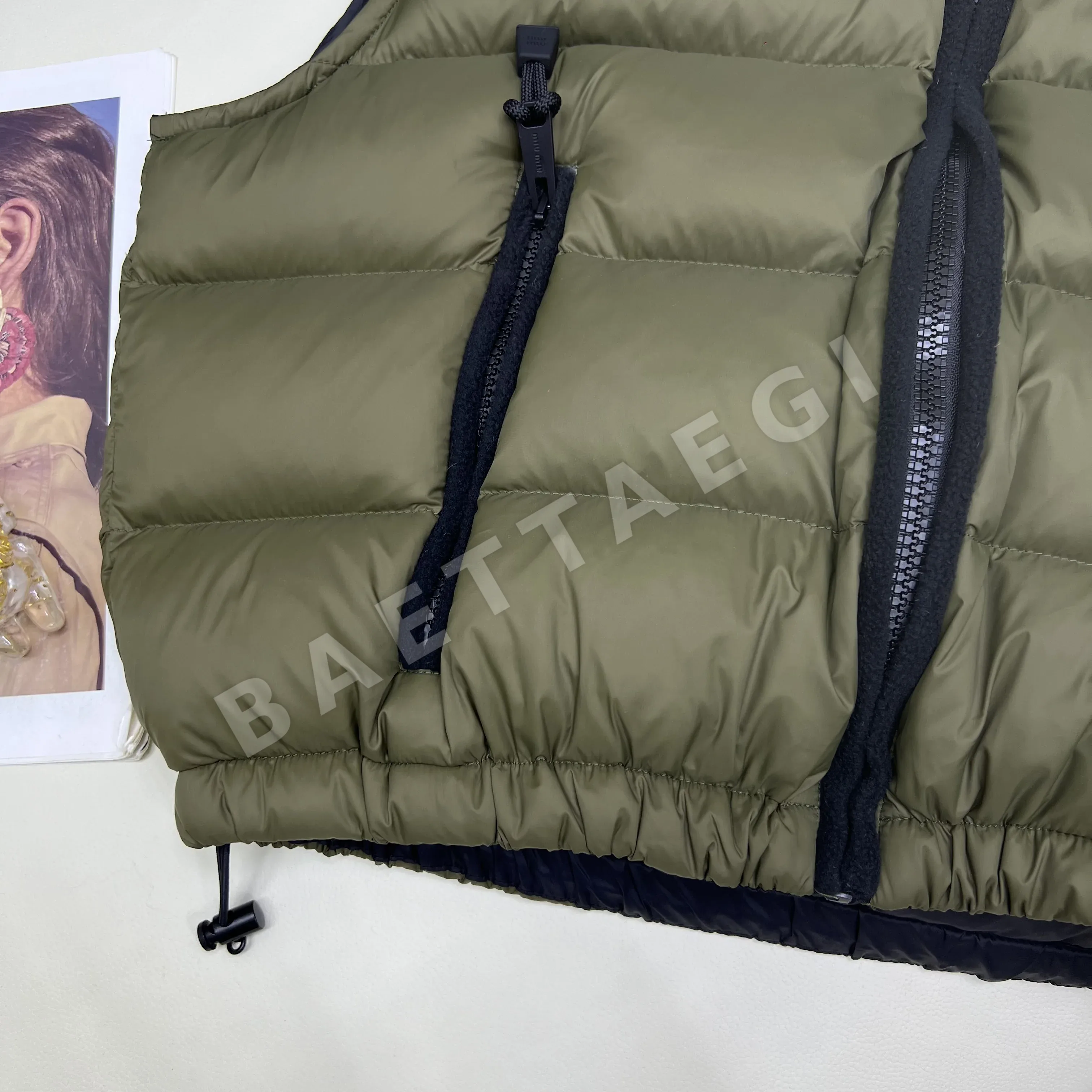 미우미우 하이넥 지퍼 다운 조끼 상세 이미지 6