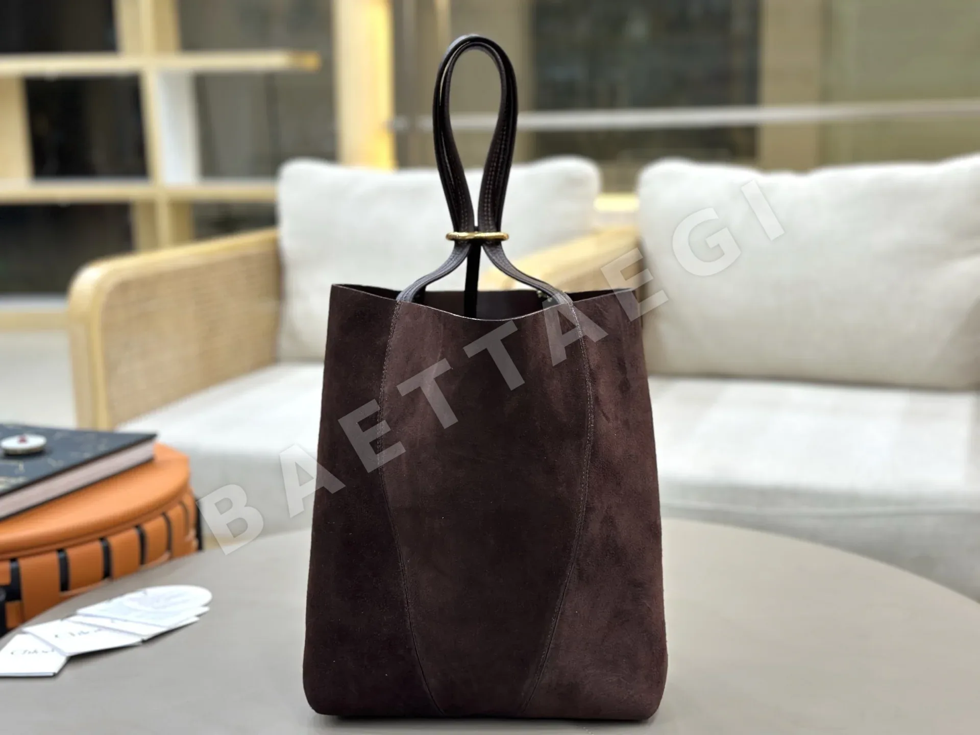 끌로에 스핀 스웨이드 토트백 상세 이미지 2