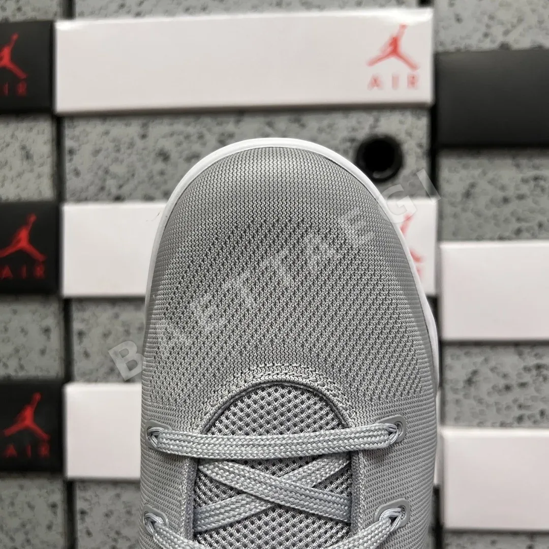 나이키 [GX] 코비 9 EM 로우 프로트로 TB IH1401-001 201389 Nike Kobe 9 EM Low Protro TB Wolf 상세 이미지 2