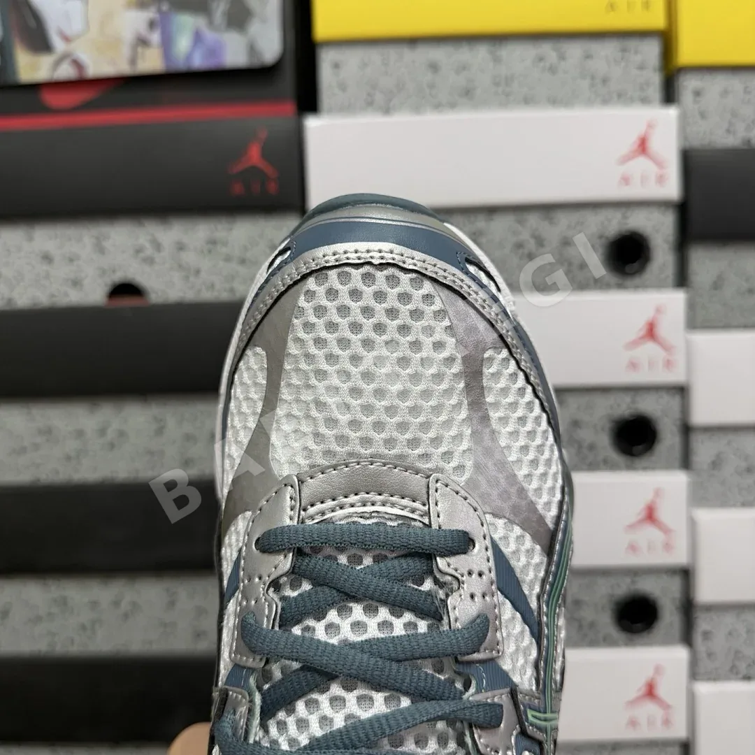 아식스 [TOP] 젤 큐뮬러스 16 1203A733-100 200298 Asics Gel-Cumulus 16 White Ironclad 상세 이미지 6