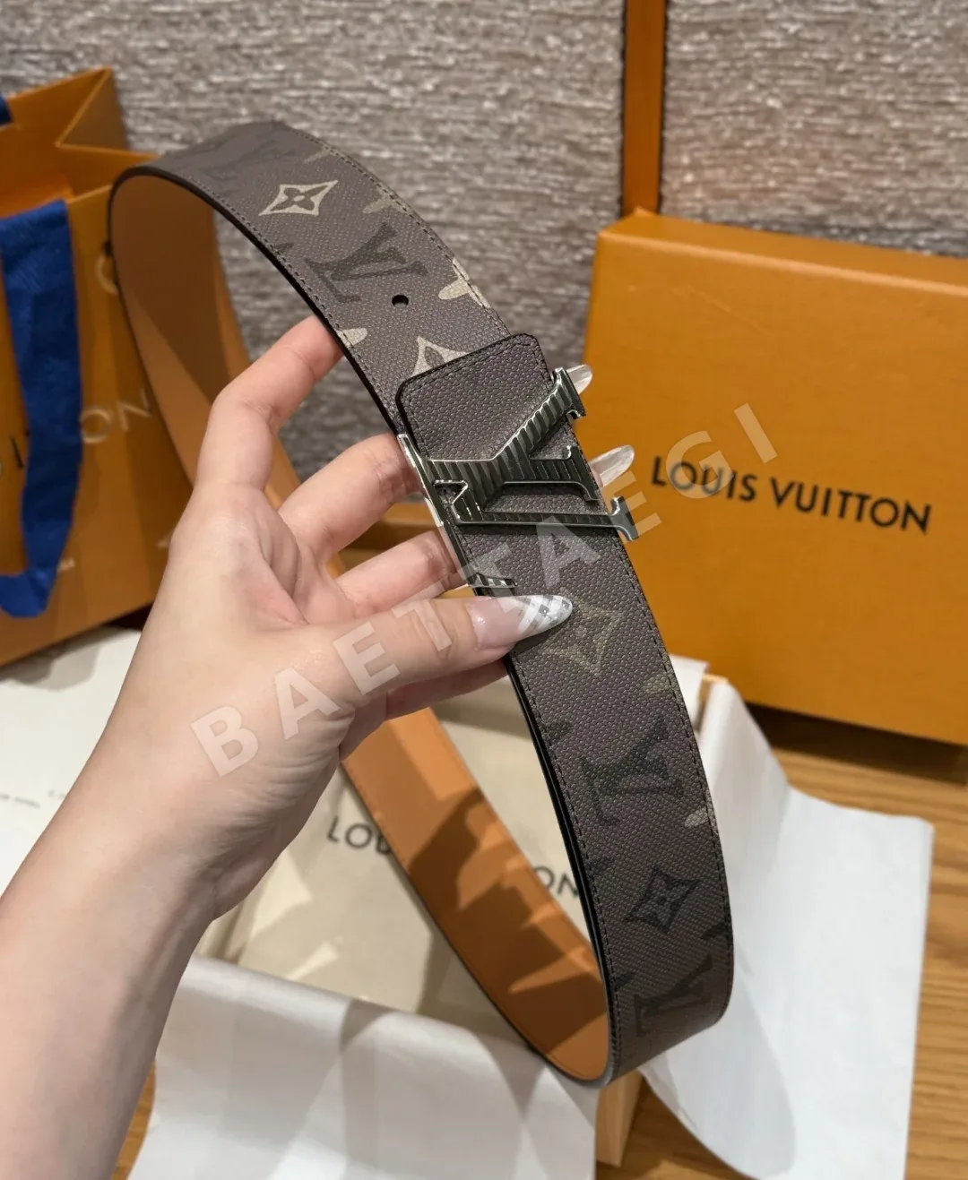 루이비통 디멘션 모노그램 헤리티지 40mm 리버시블 벨트 상세 이미지 4