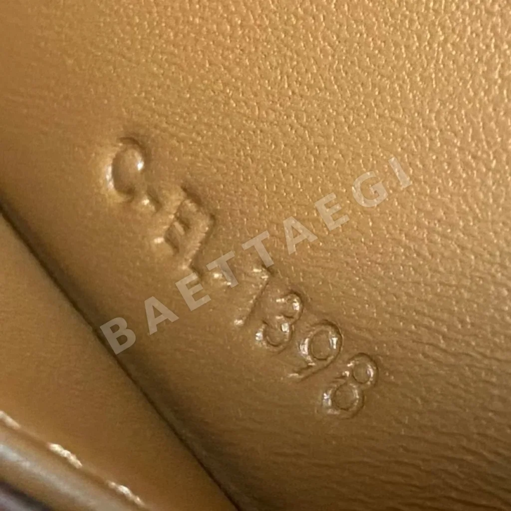 셀린느 리틀 핫도그 미니 숄더백 상세 이미지 9