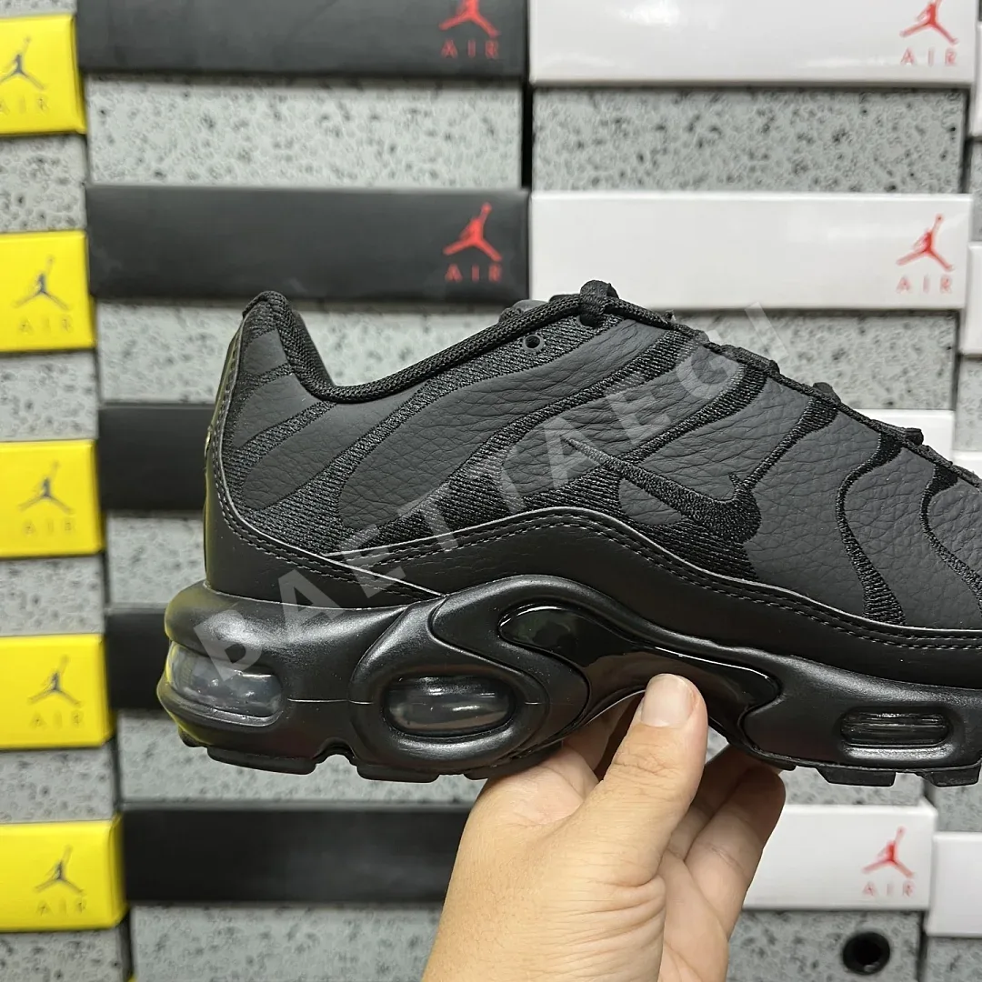 나이키 [DF] 에어 맥스 플러스 AJ2029-001 201706 Nike Air Max Plus Triple Black Leather 상세 이미지 2