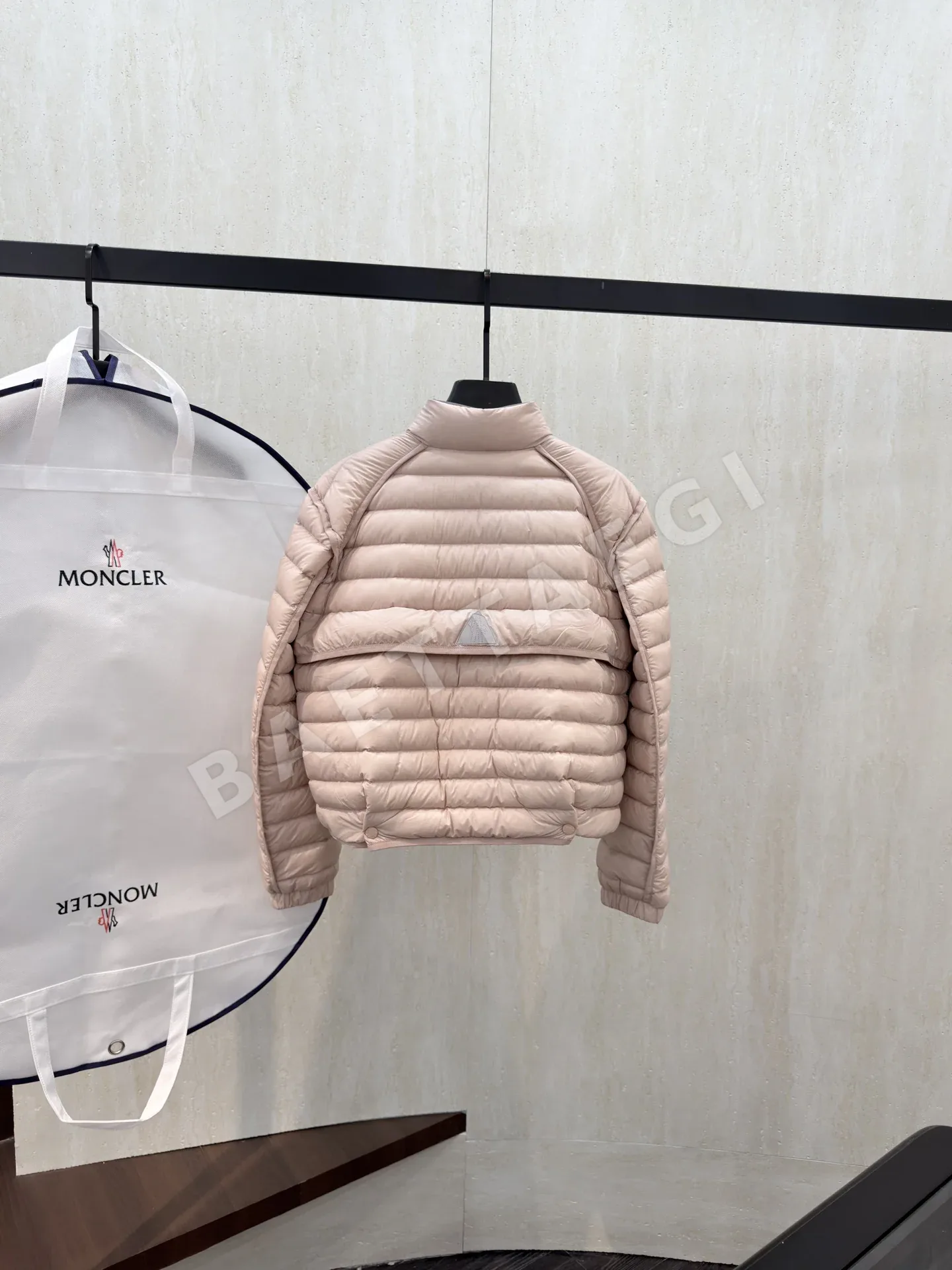 몽클레르 아잘리 쇼트 다운 자켓 상세 이미지 9