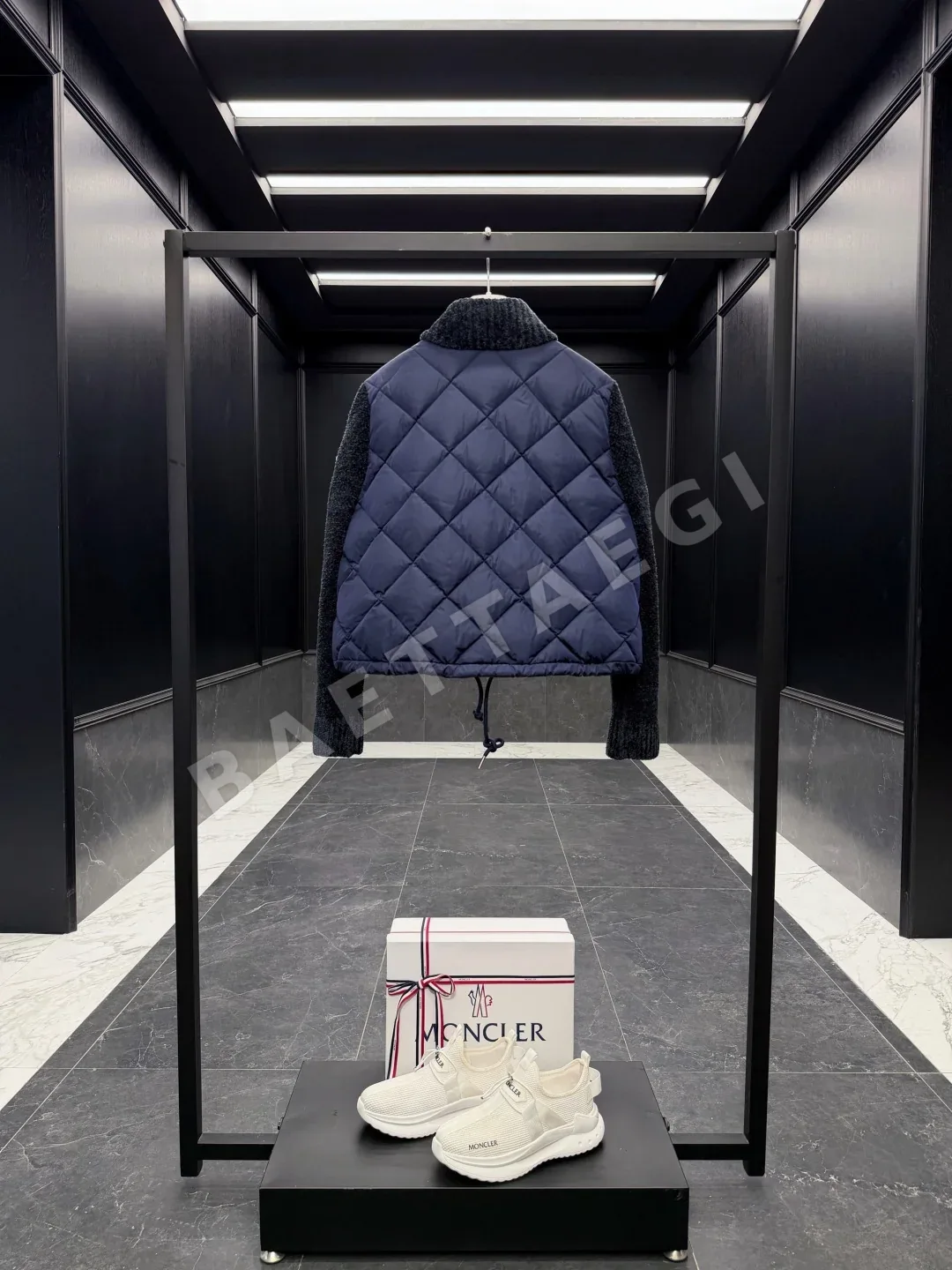 몽클레르 여성 구스 다운 패딩 상세 이미지 9