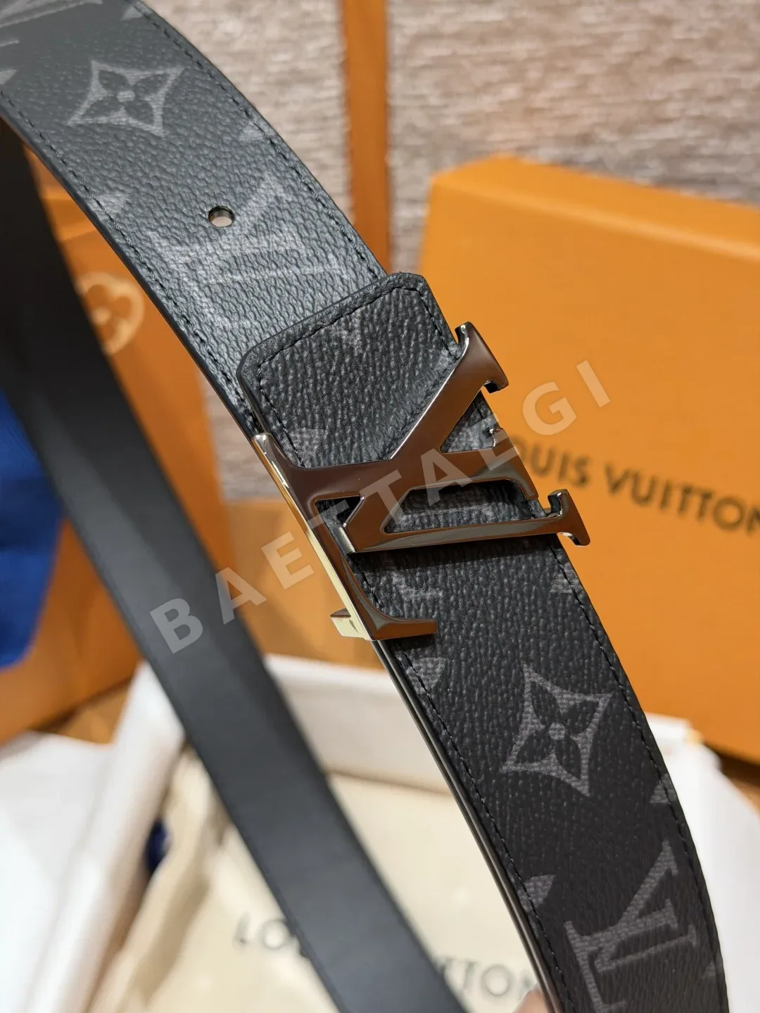 루이비통 이니셜 양면 벨트 35mm 상세 이미지 4