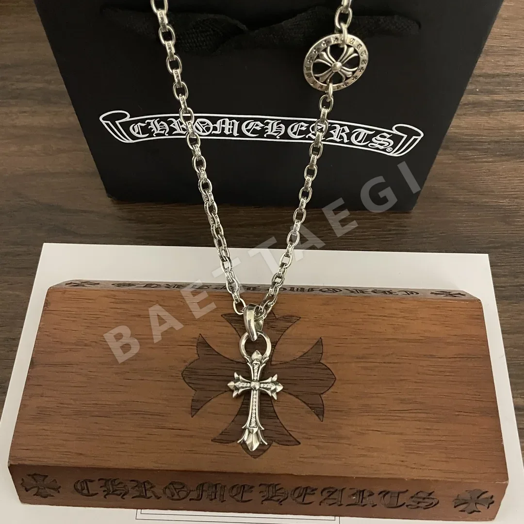 크롬하츠 클래식 레트로 크로스 펜던트 목걸이 상세 이미지 4