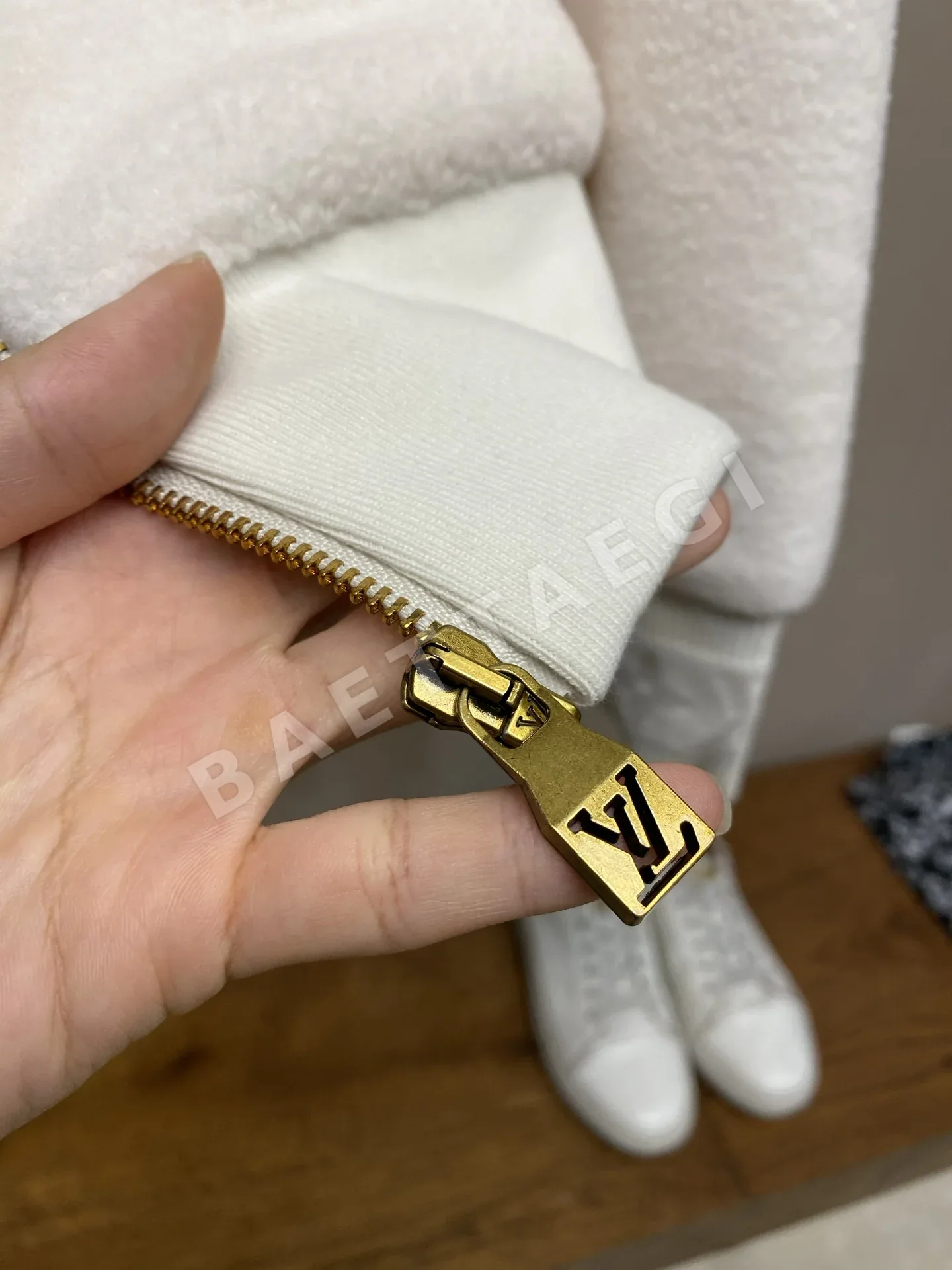 루이비통 스탠드 카라 자카드 로고 플리스 자켓 상세 이미지 6