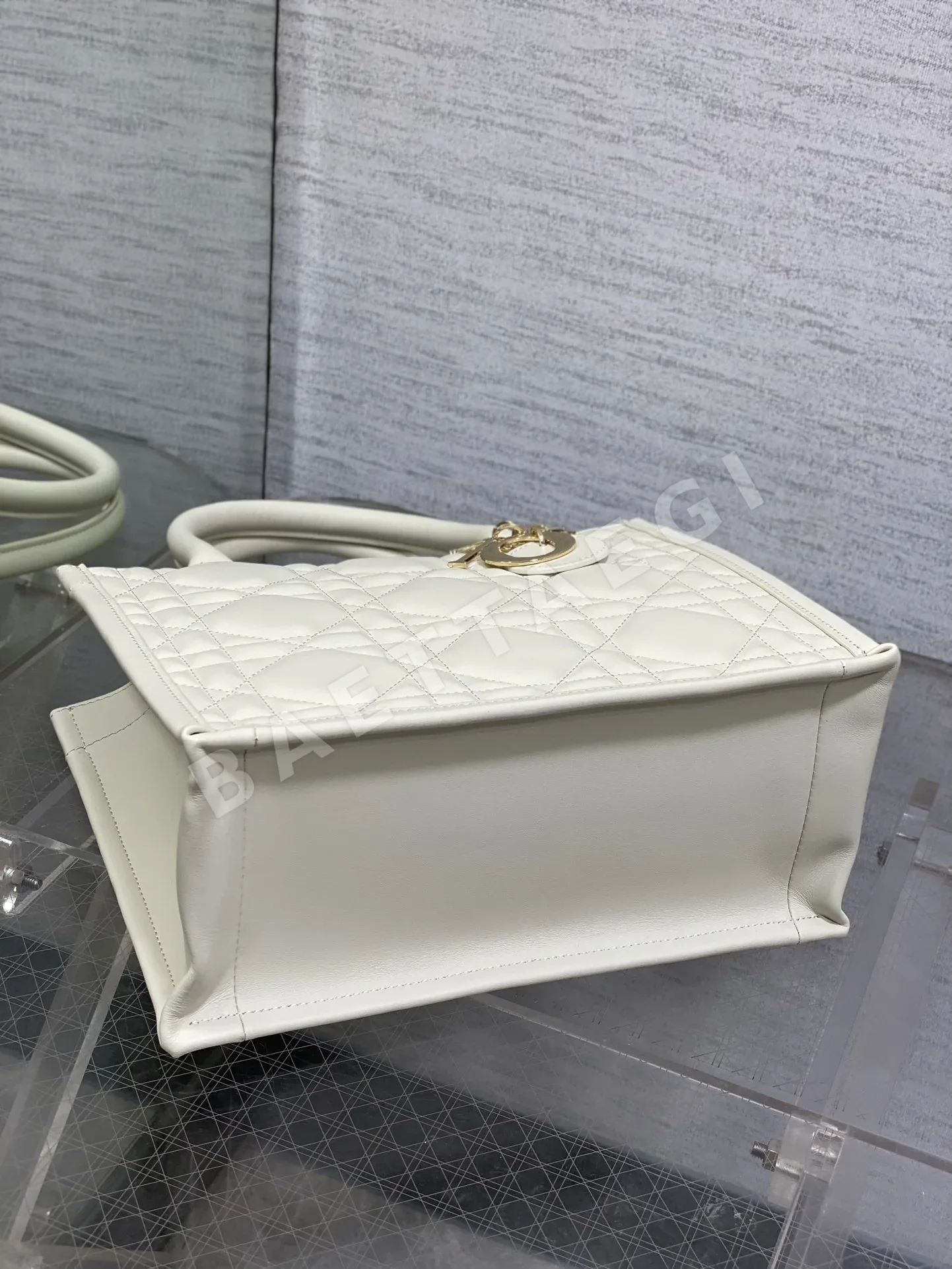 디올 송아지가죽 퀼팅 토트백 상세 이미지 7