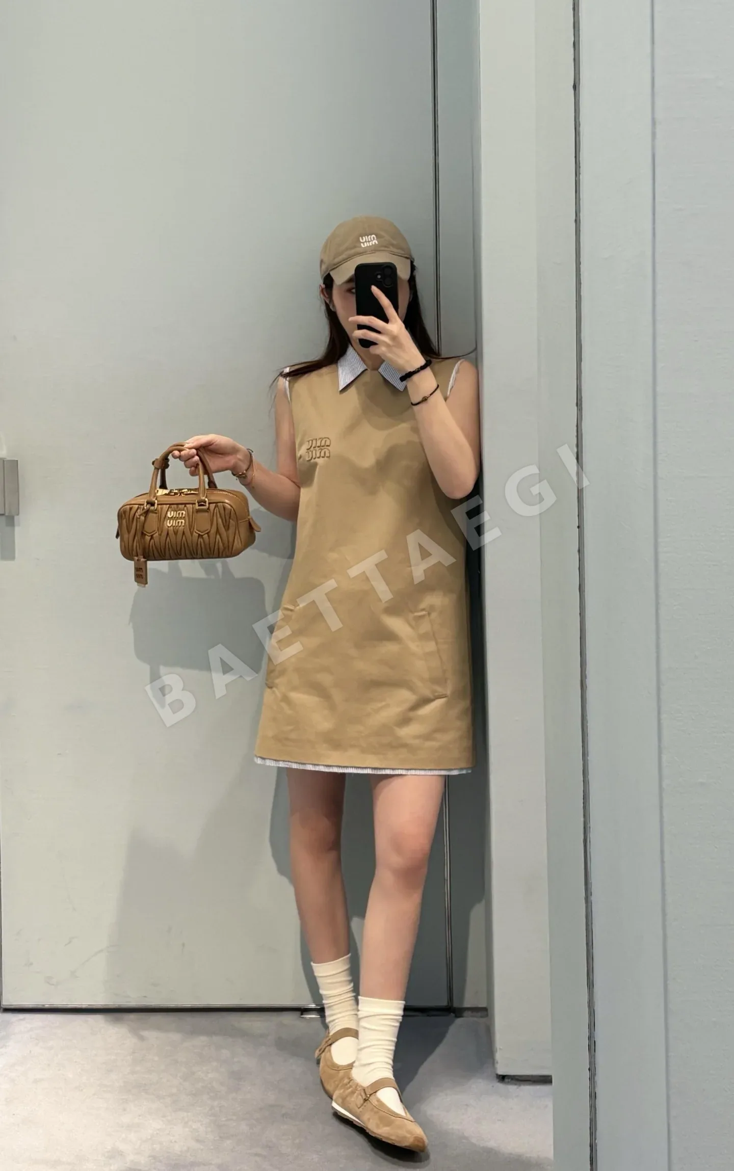 미우미우 자수 로고 스트라이프 반팔 셔츠 원피스 상세 이미지 4