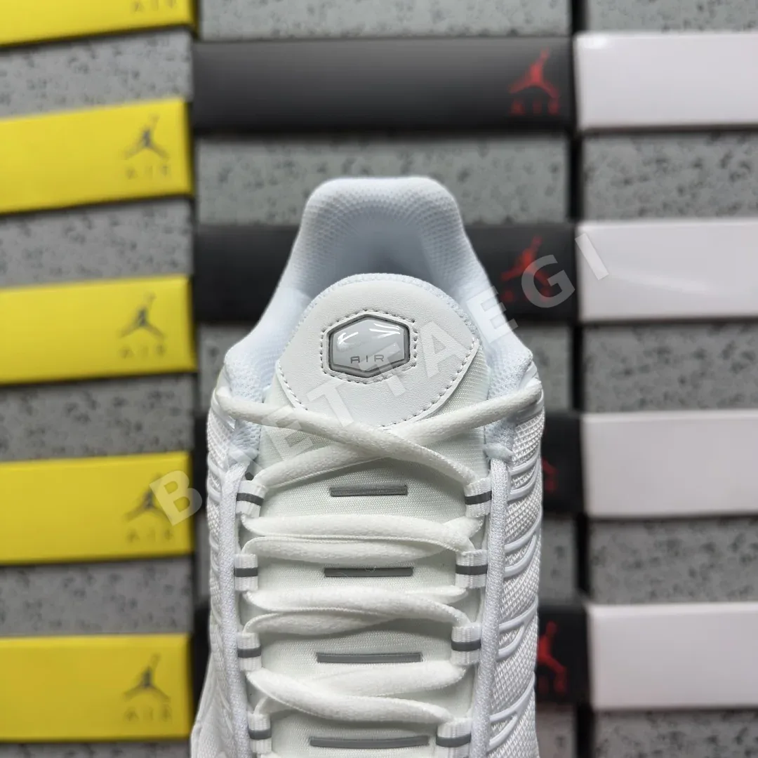 나이키 [TK] 에어 맥스 플러스 DM2362-100 201969 Nike Air Max Plus White Pure Platinum 상세 이미지 3