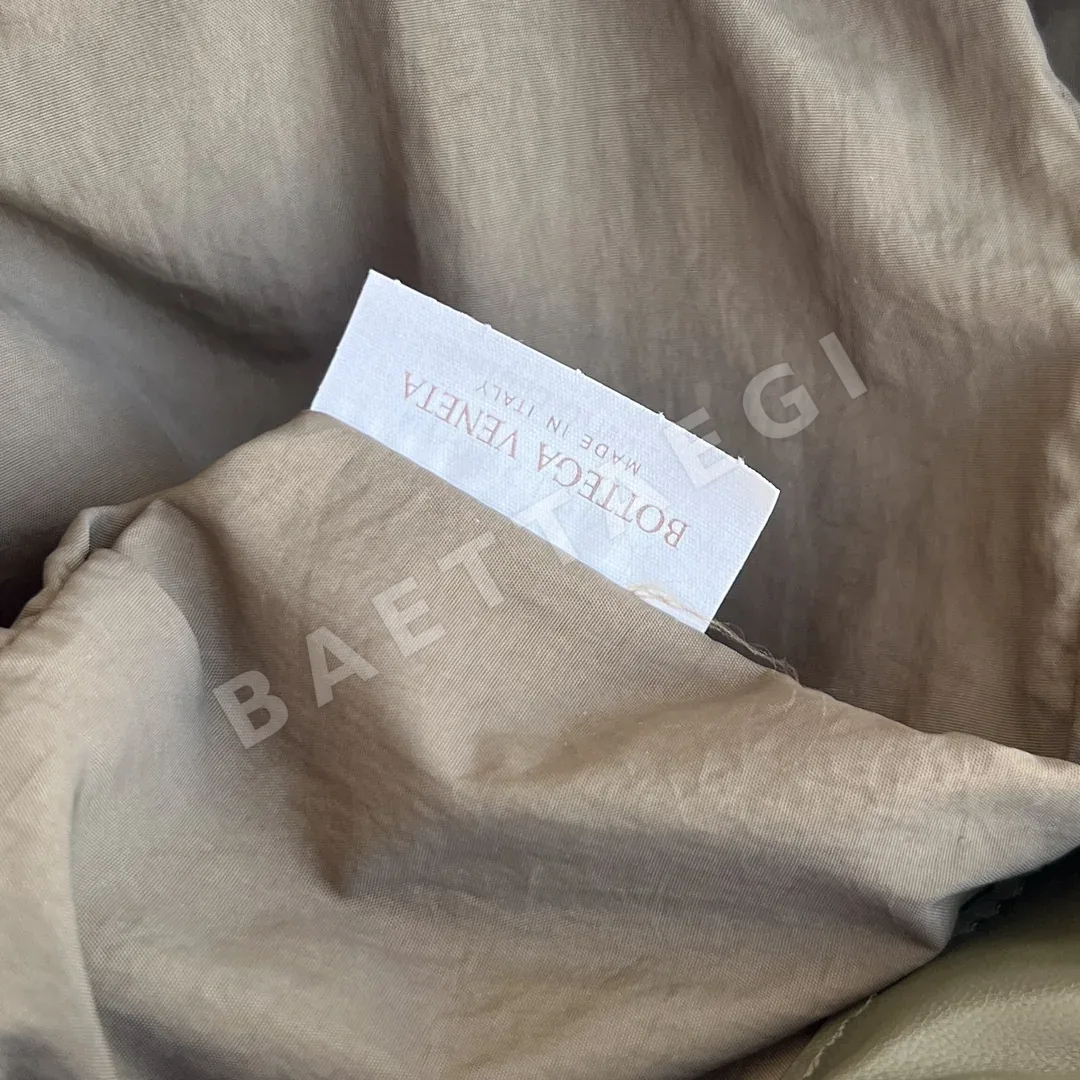보테가베네타 드로스트링 소가죽 더스트백 상세 이미지 9