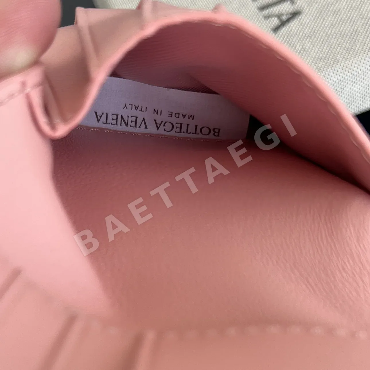 보테가베네타 타조 가죽 쇼트 지갑 상세 이미지 9