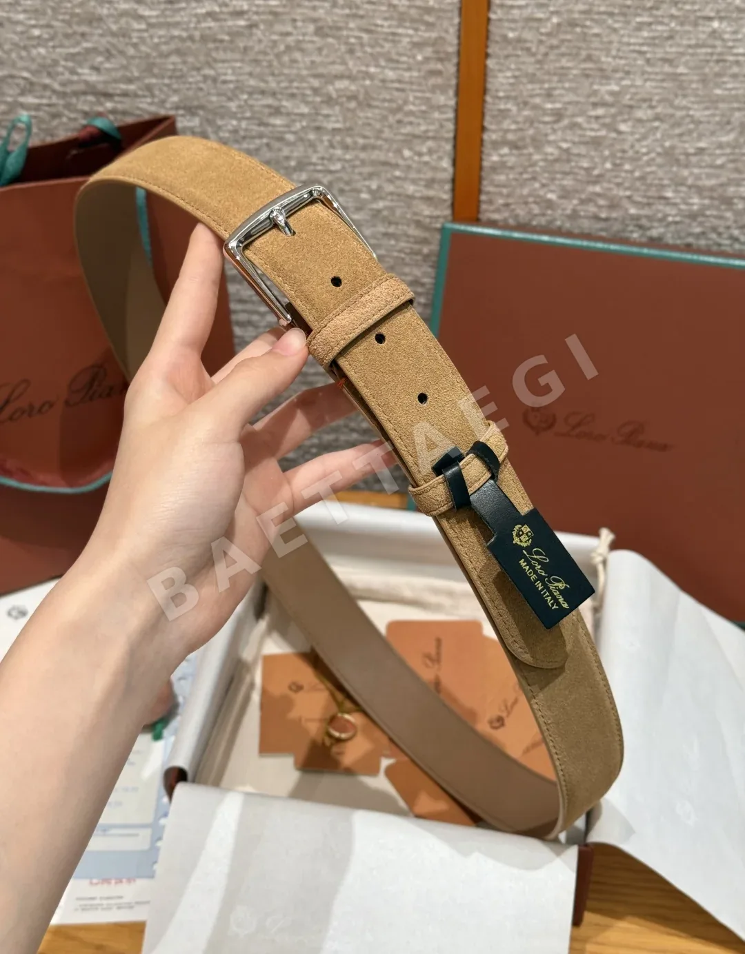로로피아나 알사벨 송아지가죽 스웨이드 남성 벨트 상세 이미지 9