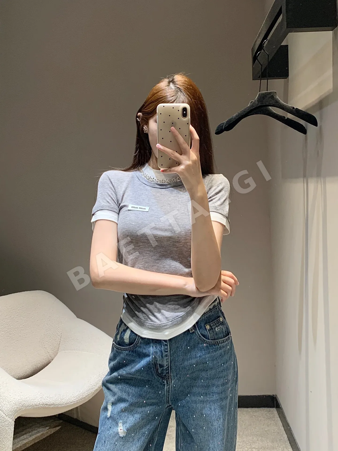 미우미우 라인스톤 장식 슬림핏 반팔 티셔츠