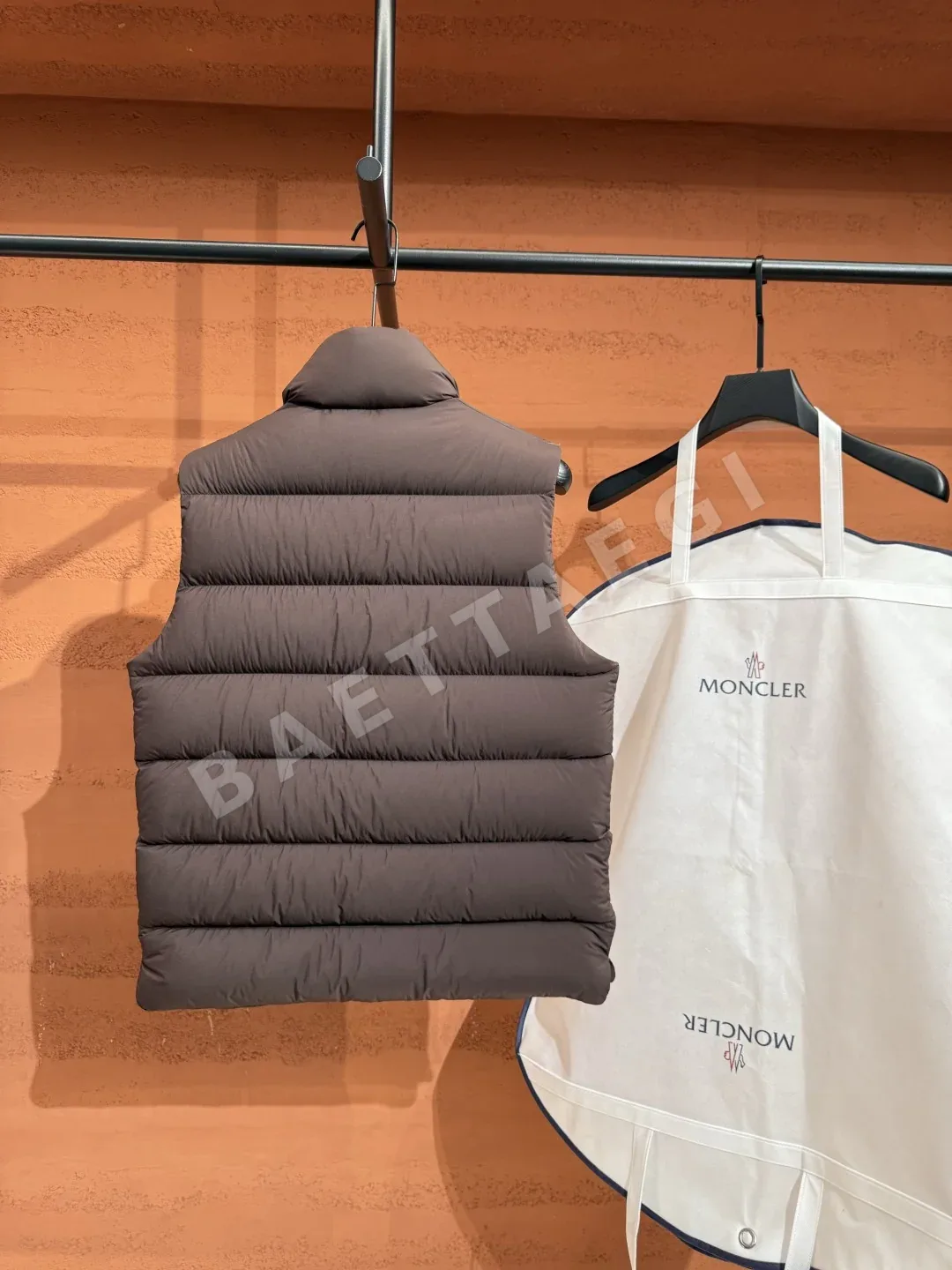 몽클레르 남성 화이트 덕다운 조끼 상세 이미지 8