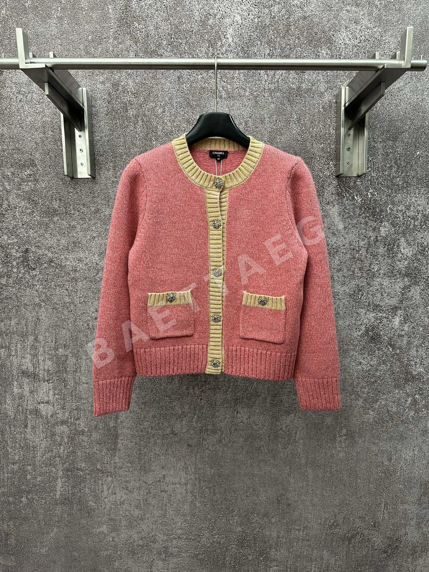 샤넬 코랄 핑크 울 혼방 가디건 103978