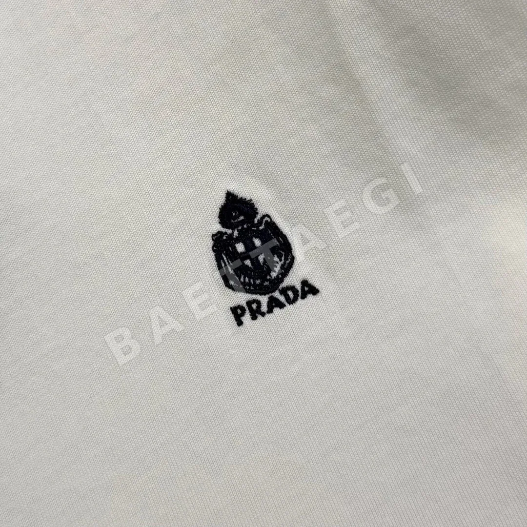 프라다 코튼 크루넥 남성 반팔 티셔츠 상세 이미지 8