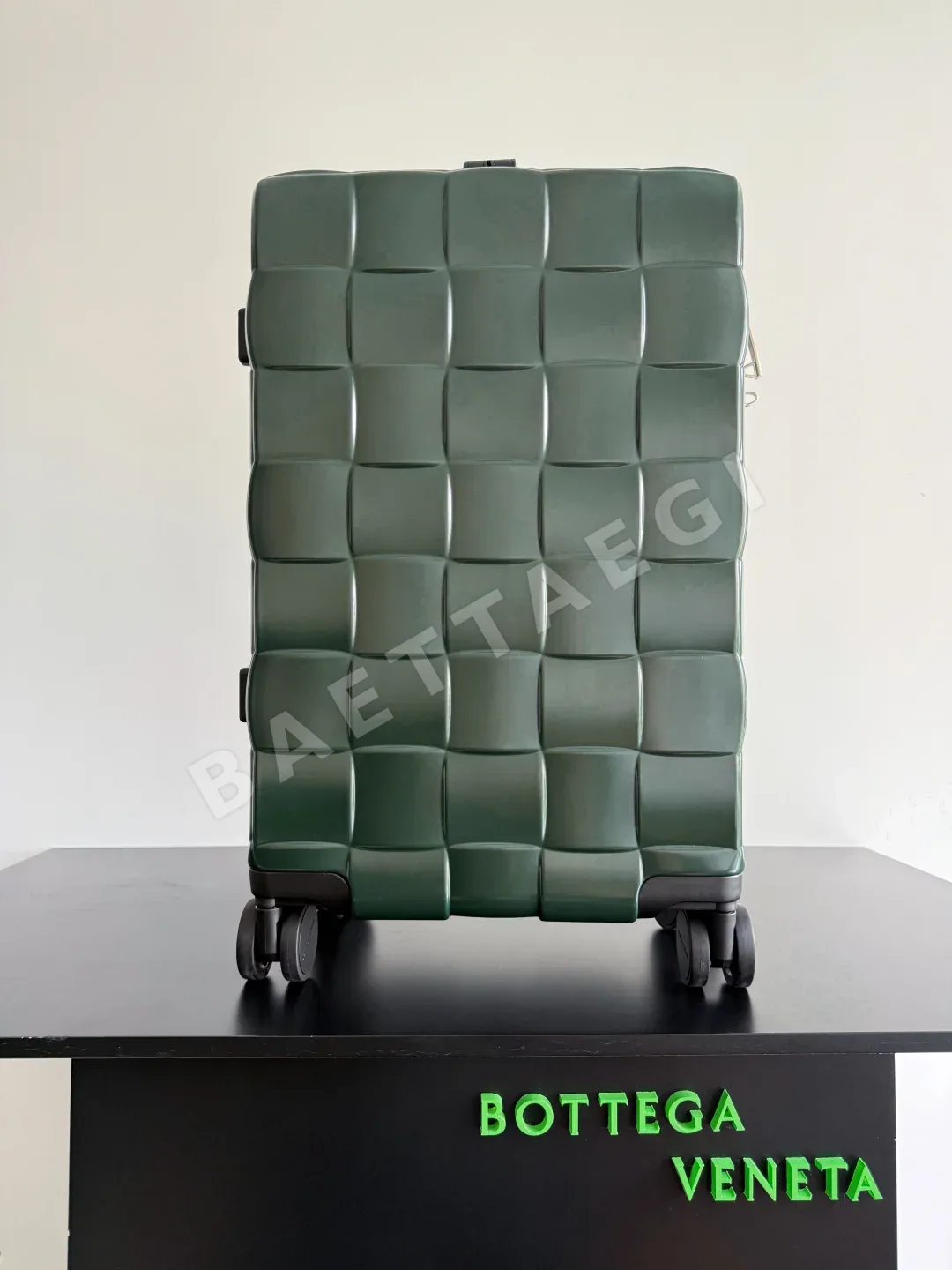 보테가 암록색 여행가방 20234