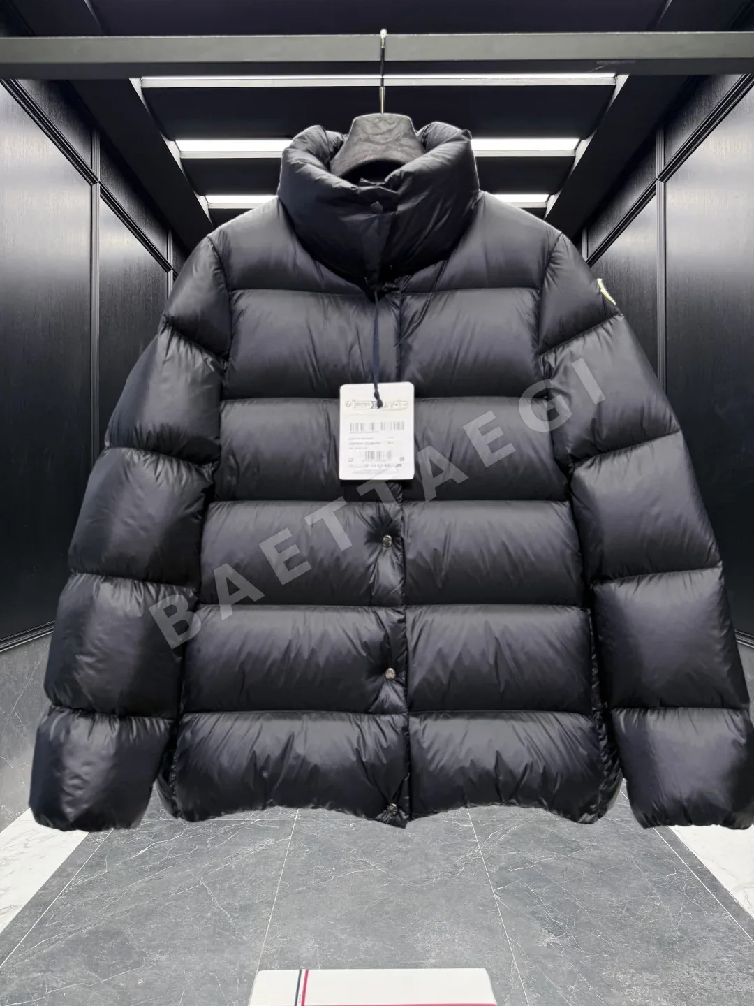 몽클레르 코체비스 다운 패딩 재킷 상세 이미지 4