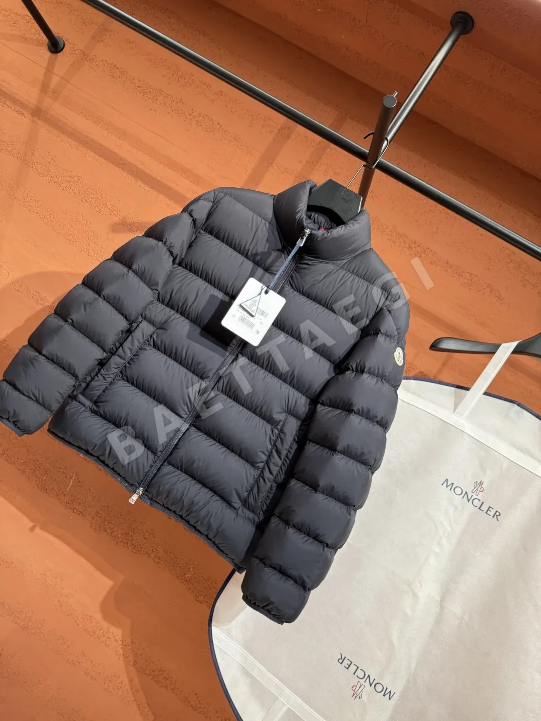 몽클레르 보디넷 쇼트 다운 자켓 상세 이미지 2
