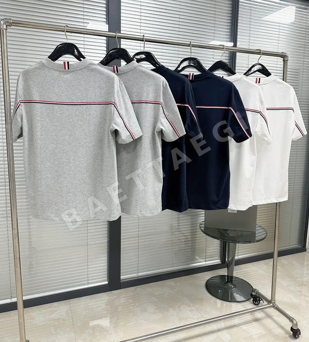 톰브라운 3색 직조 스트랩 남성 반팔 티셔츠 상세 이미지 2