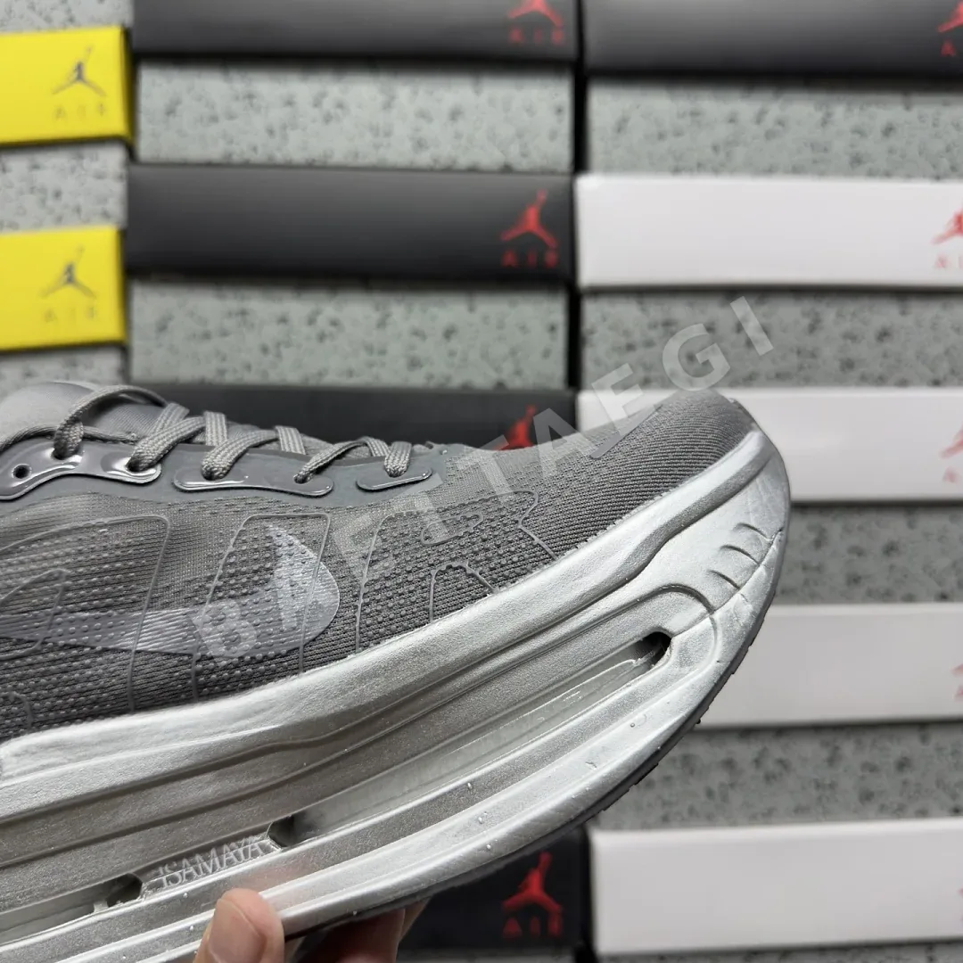 나이키 [5A] 보메로 프리미엄 IR1988-084 201741 Nike Vomero Premium Isamaya Run Forever 상세 이미지 9