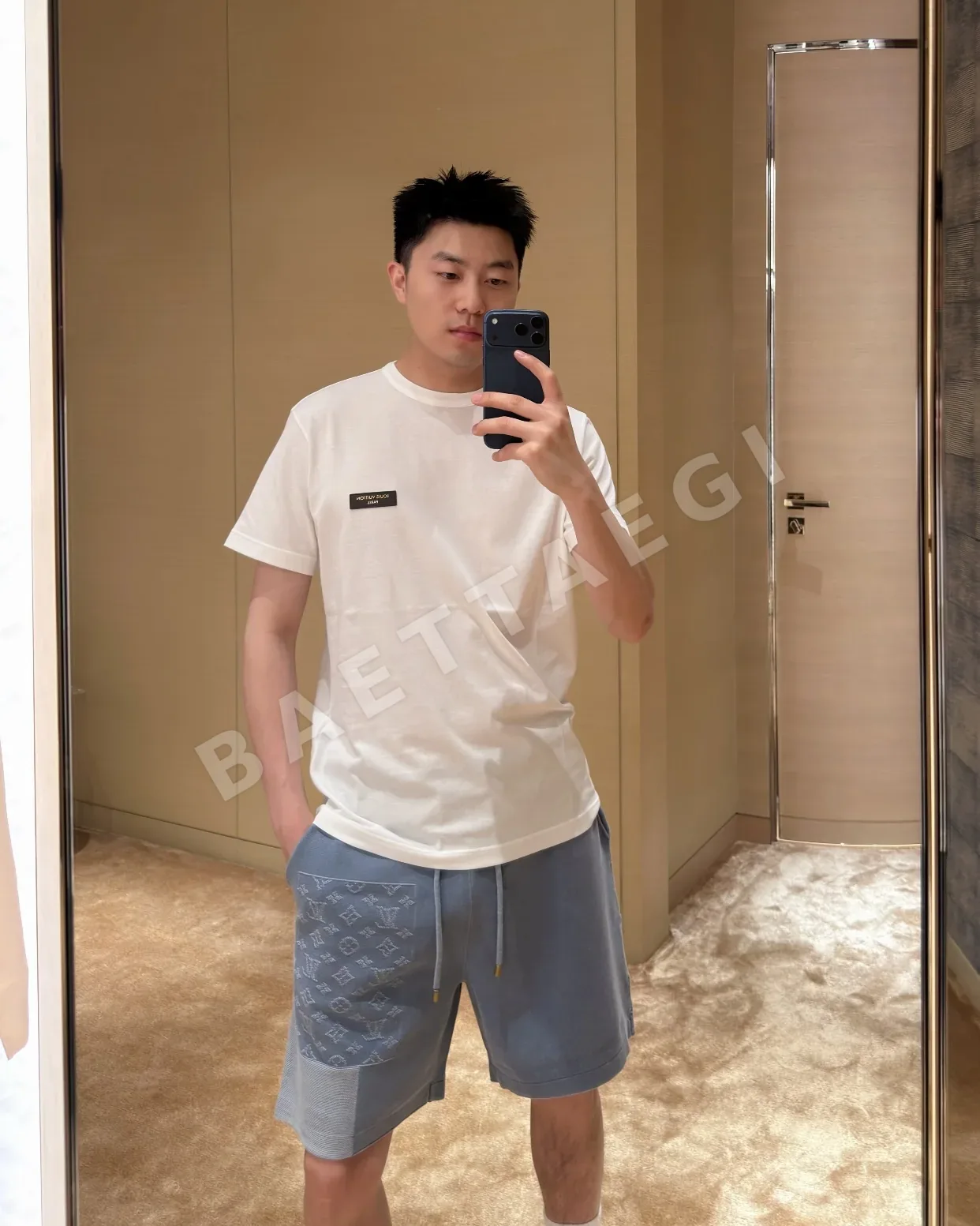 루이비통 슬림핏 로고 남성 반팔 티셔츠 상세 이미지 7