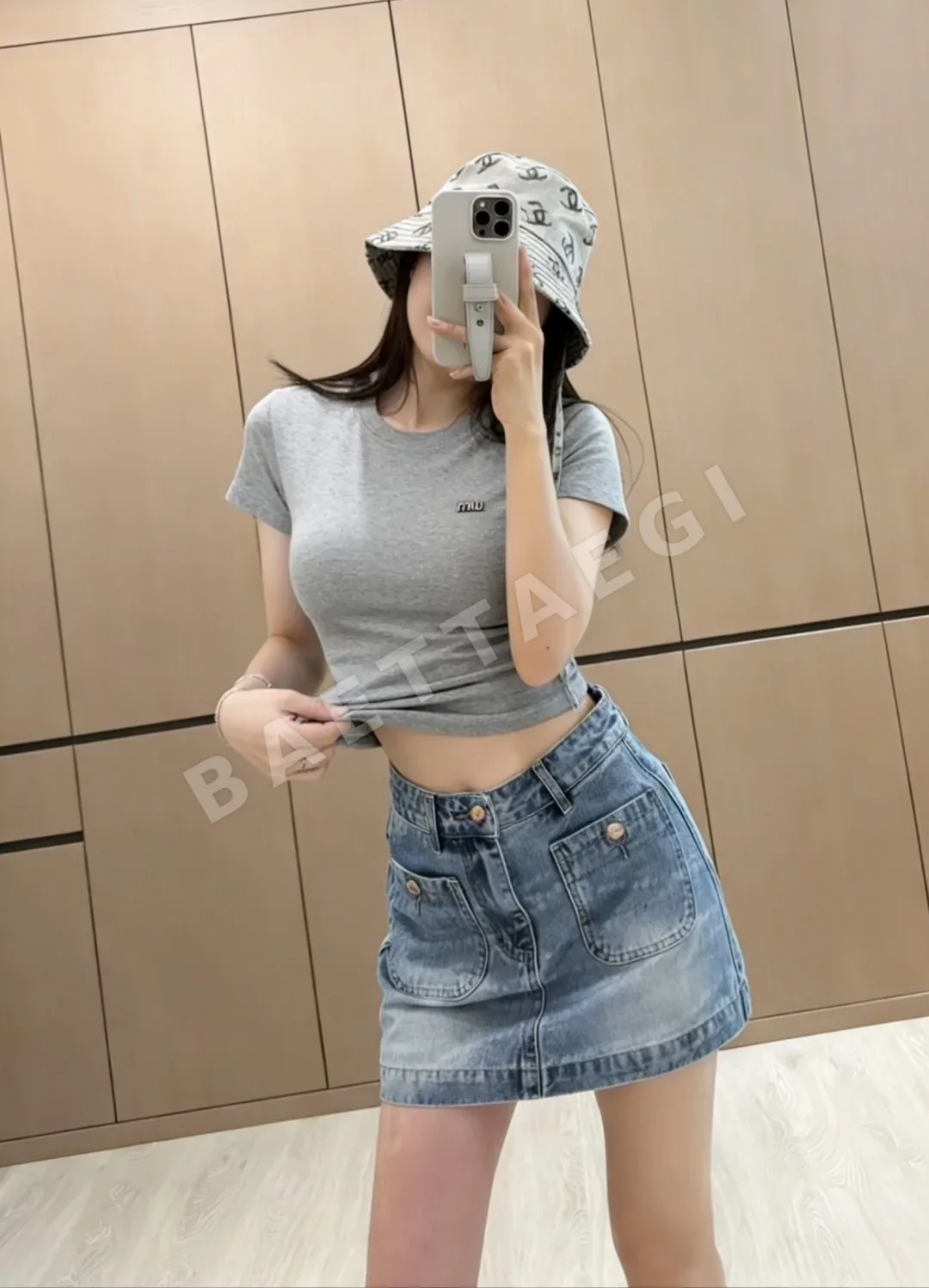 미우미우 라인스톤 로고 반팔 티셔츠 상세 이미지 8