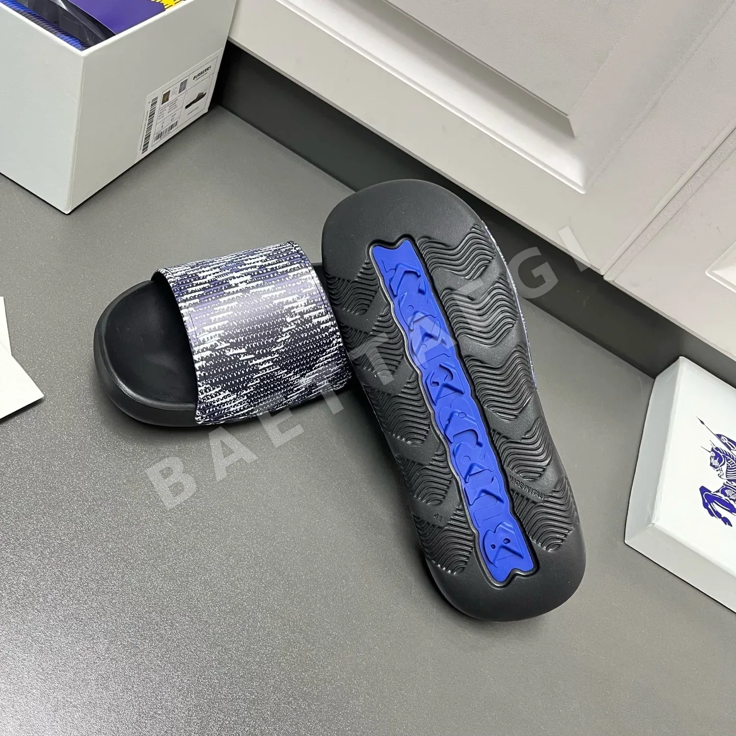 버버리 체크 샌들 상세 이미지 9
