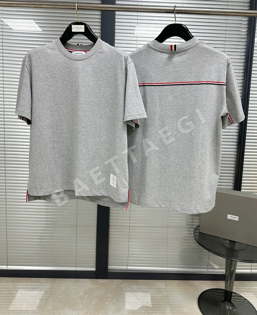 톰브라운 3색 직조 스트랩 남성 반팔 티셔츠 상세 이미지 4