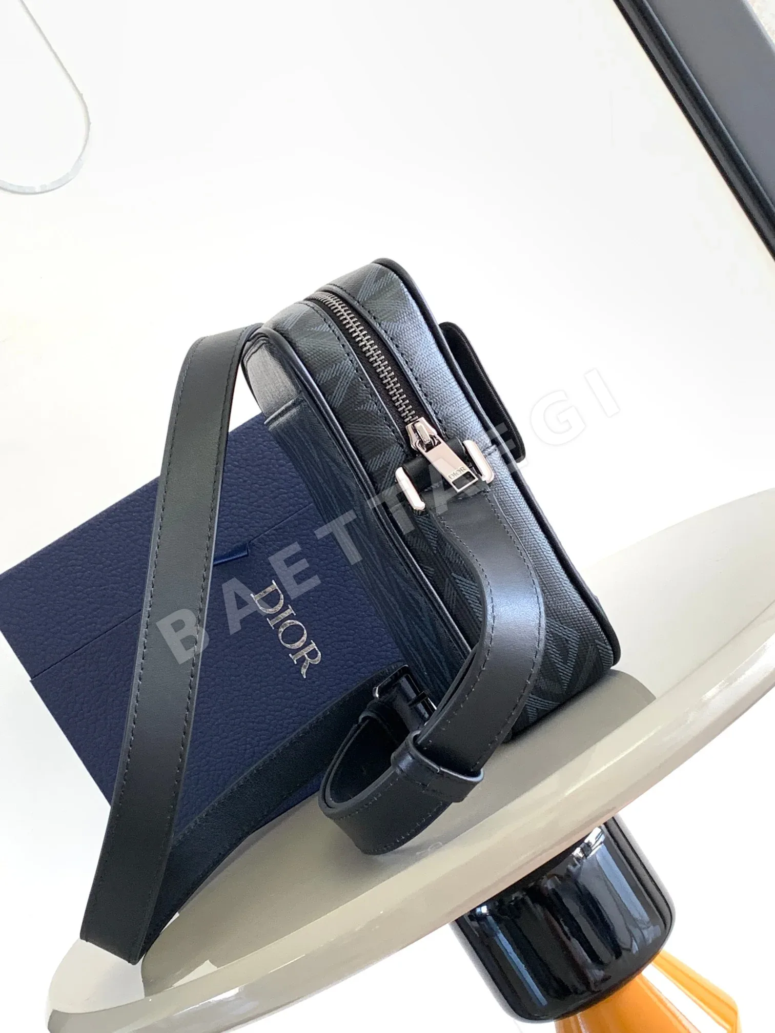 디올 CD 다이아몬드 패턴 폰백 가방 상세 이미지 2