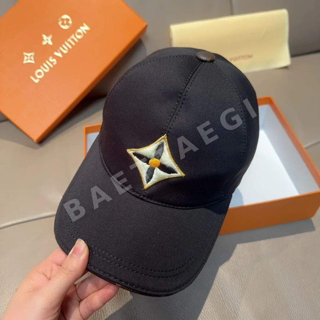 루이비통 네잎클로버 자수 캡 상세 이미지 4