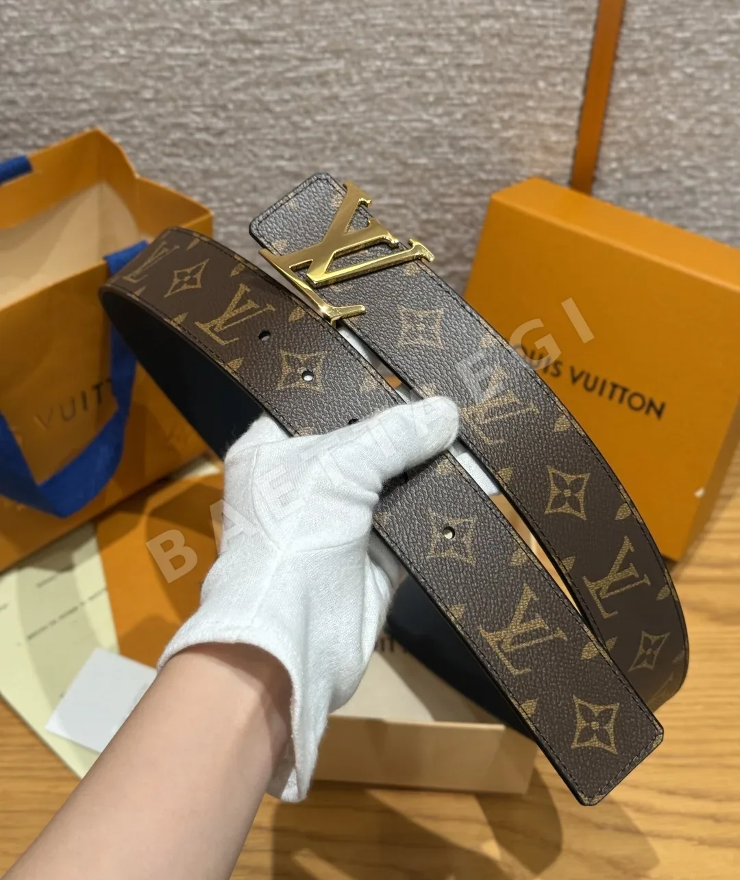 루이비통 LV 이니셜 메탈 버클 리버시블 벨트 상세 이미지 7