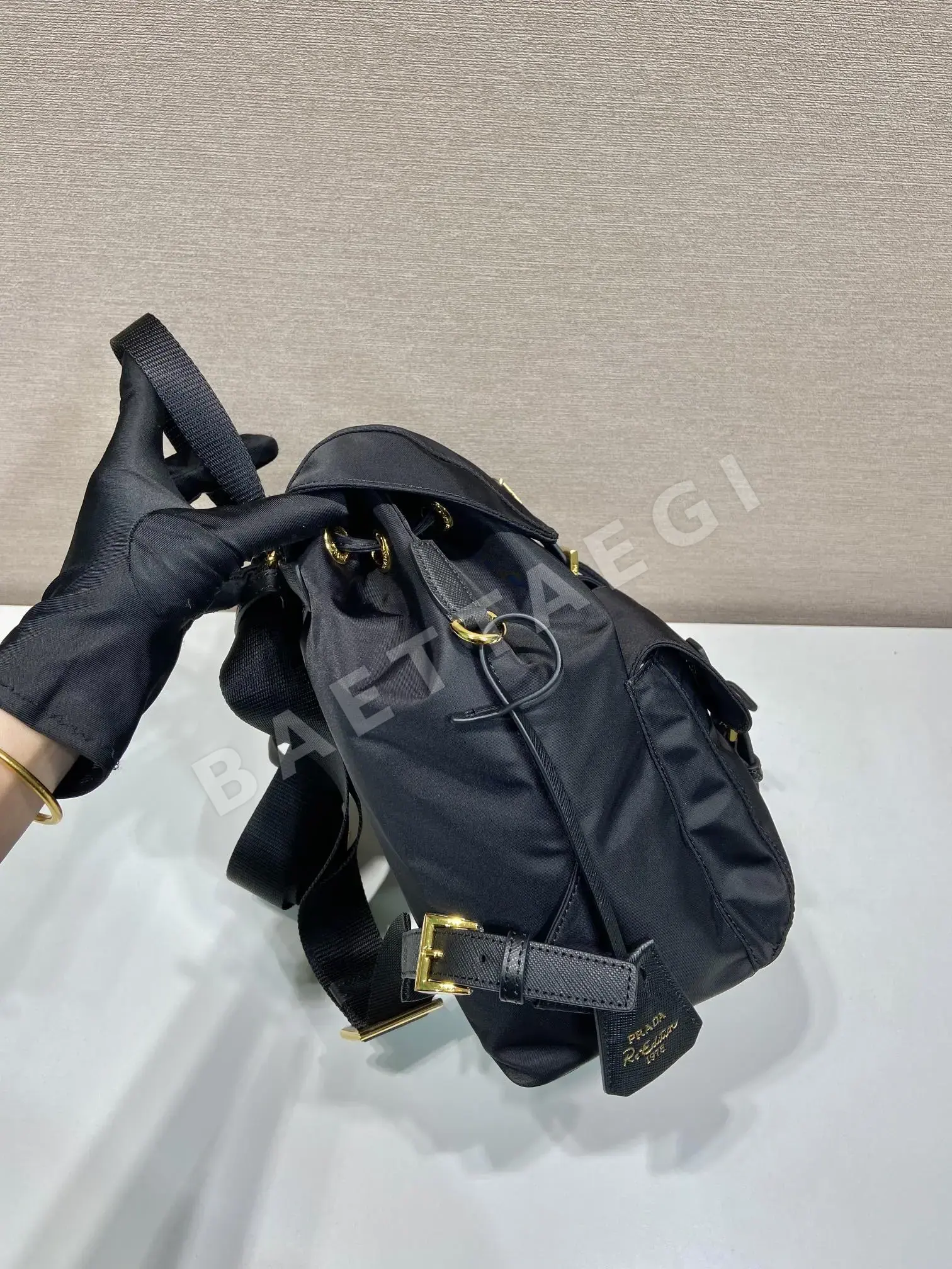 프라다 리에디션 나일론 백팩 1BZ677 상세 이미지 4