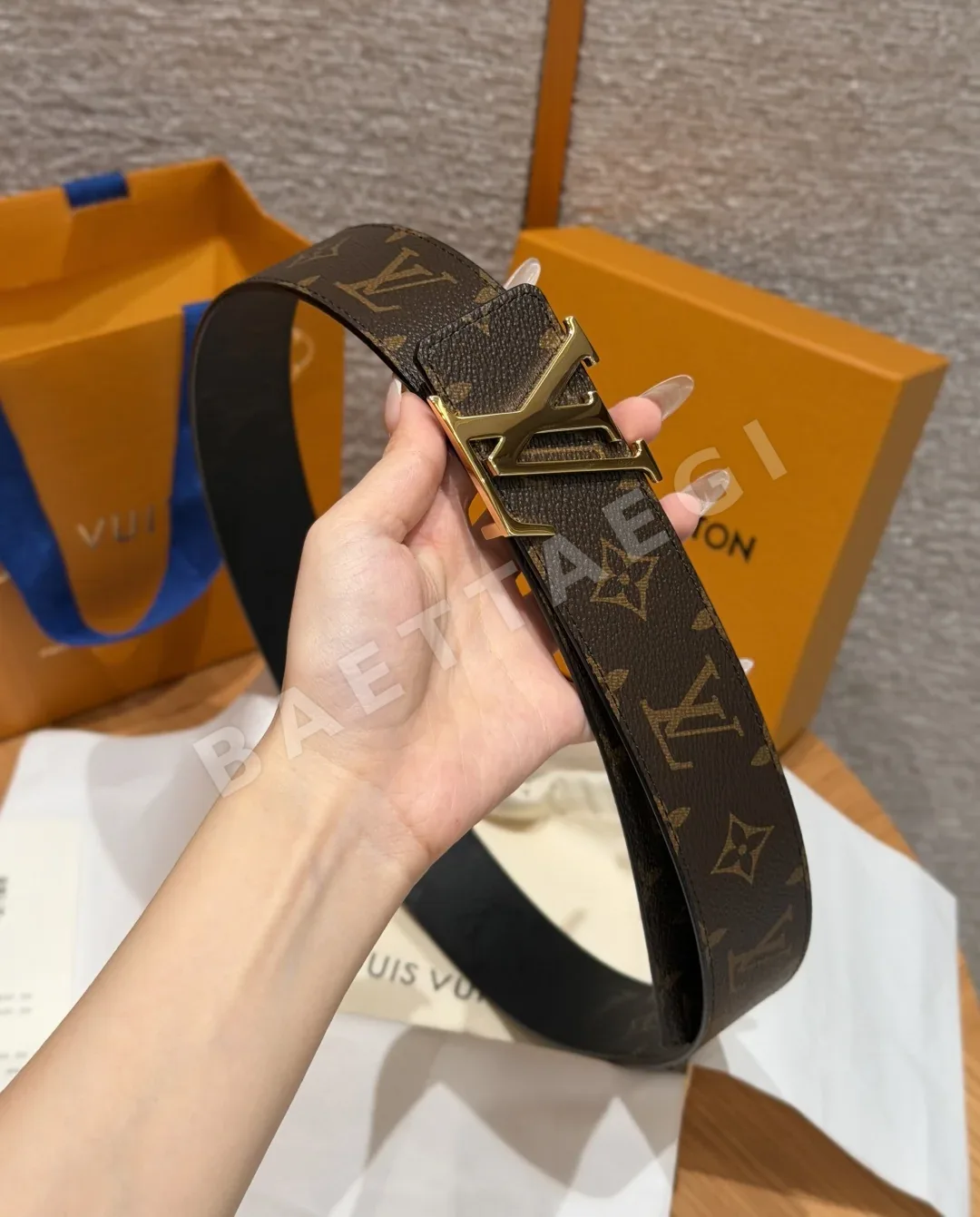 루이비통 이니셜 모노그램 미드나이트 40mm 리버시블 벨트 상세 이미지 5