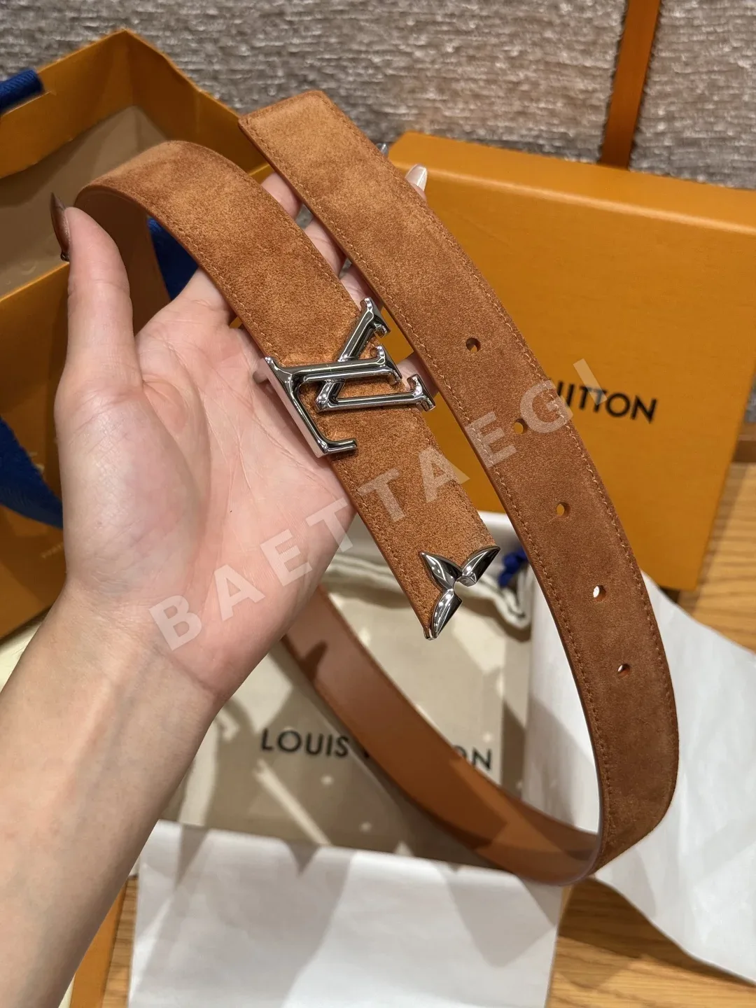 루이비통 리버시블 모노그램 버클 벨트 상세 이미지 4